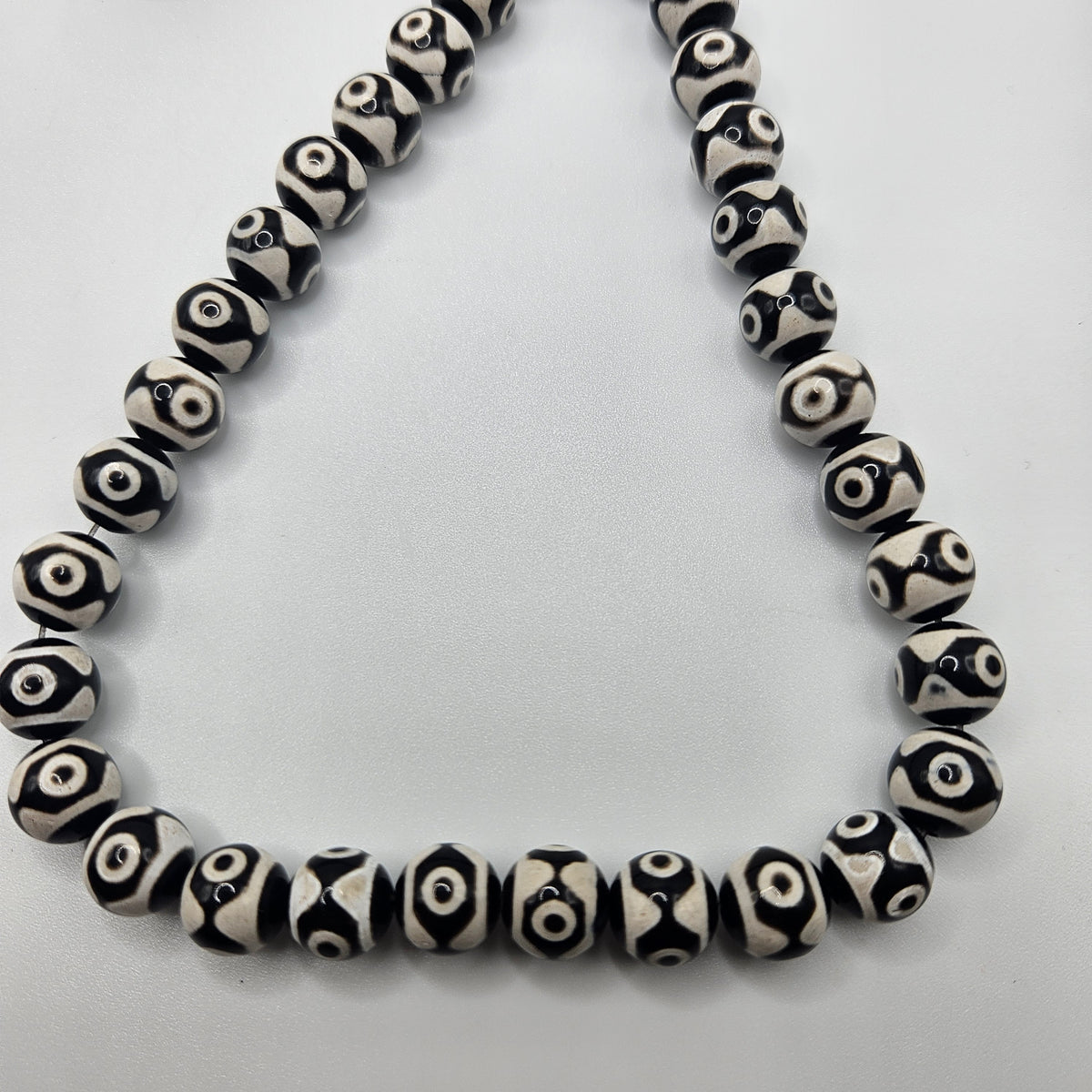 10mm Black and White Agate Bead Strand.