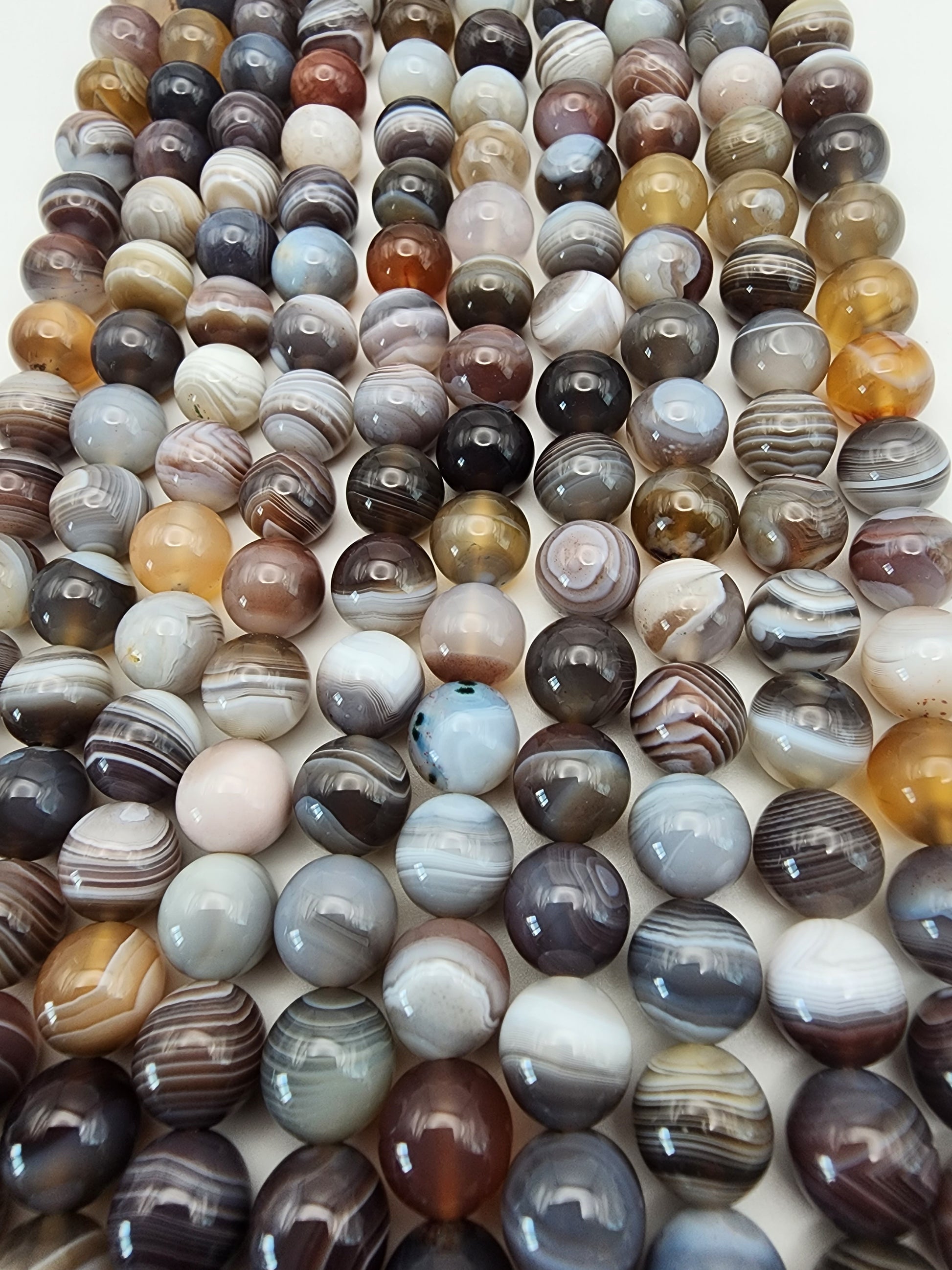 10mm Botswana Agate Round Rows.