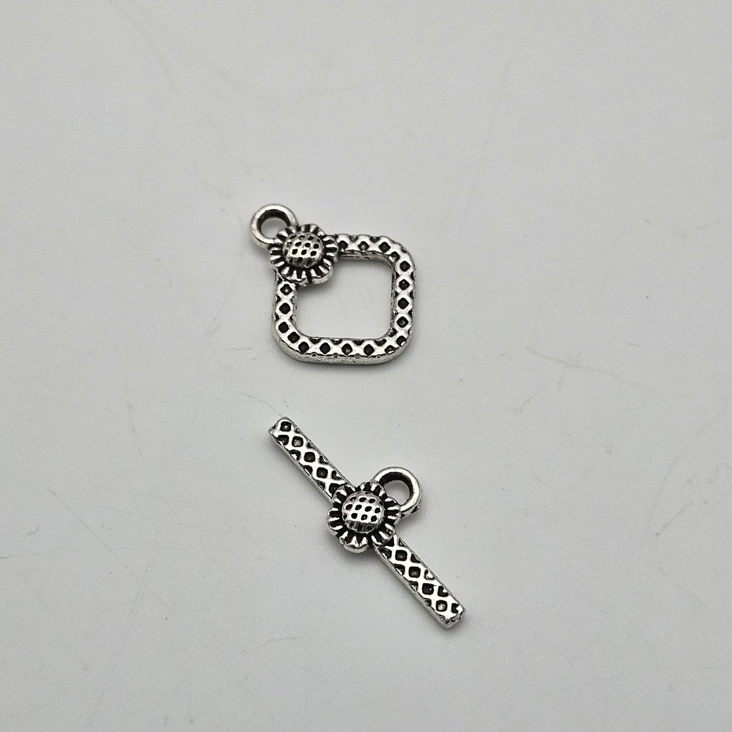 14mm Silver Colored Pewter Toggle.