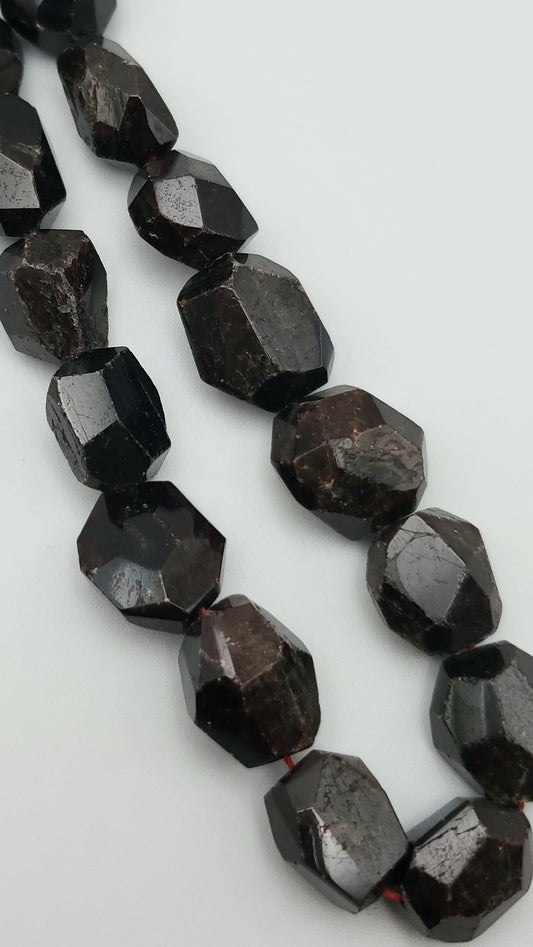 15mm Garnet Faceted.