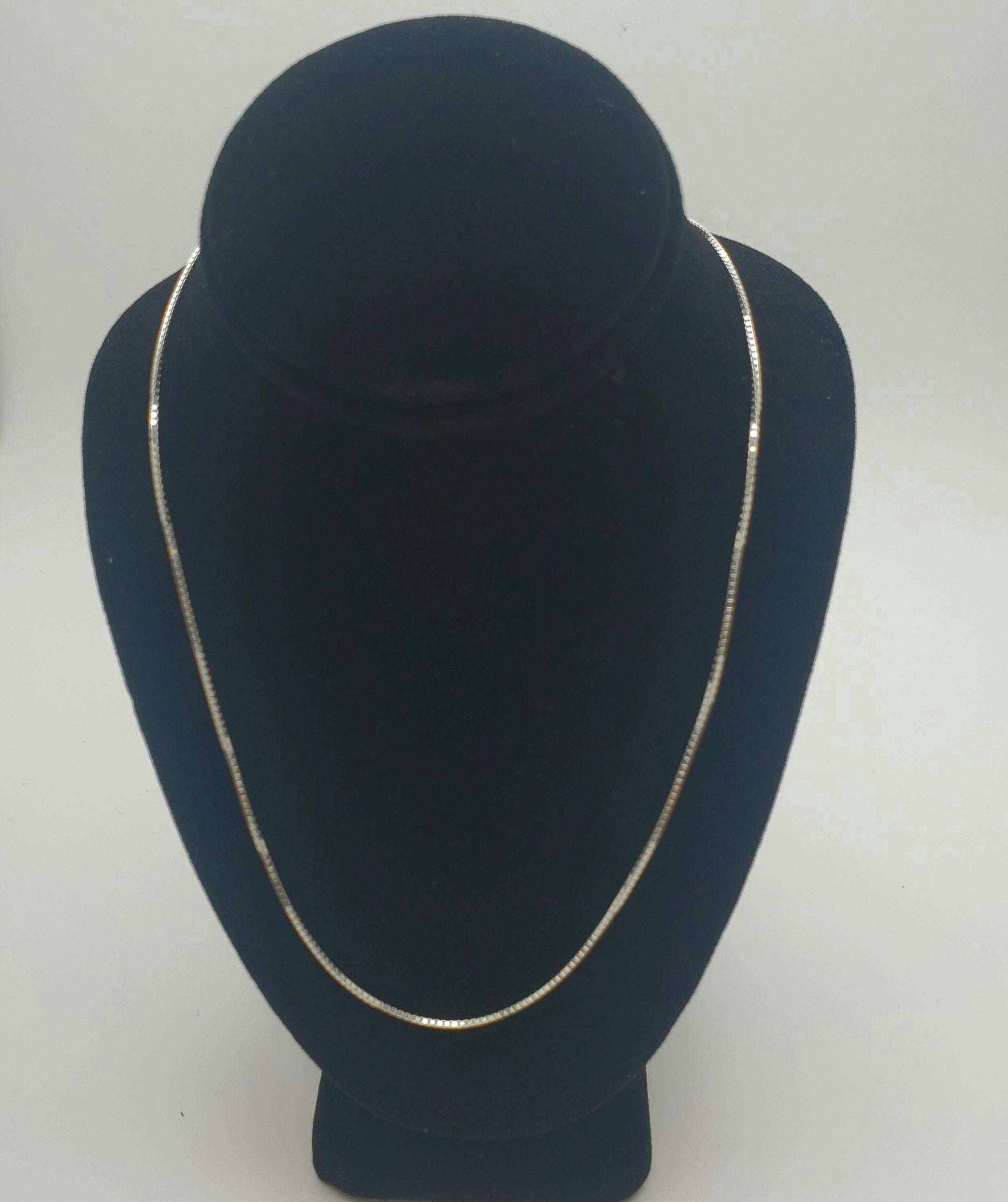 16 inch Sterling Silver Faceted Faceted Box Chain.