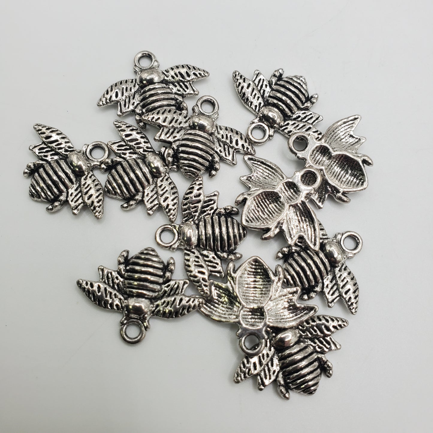 16x22mm Pewter Bee Charm.