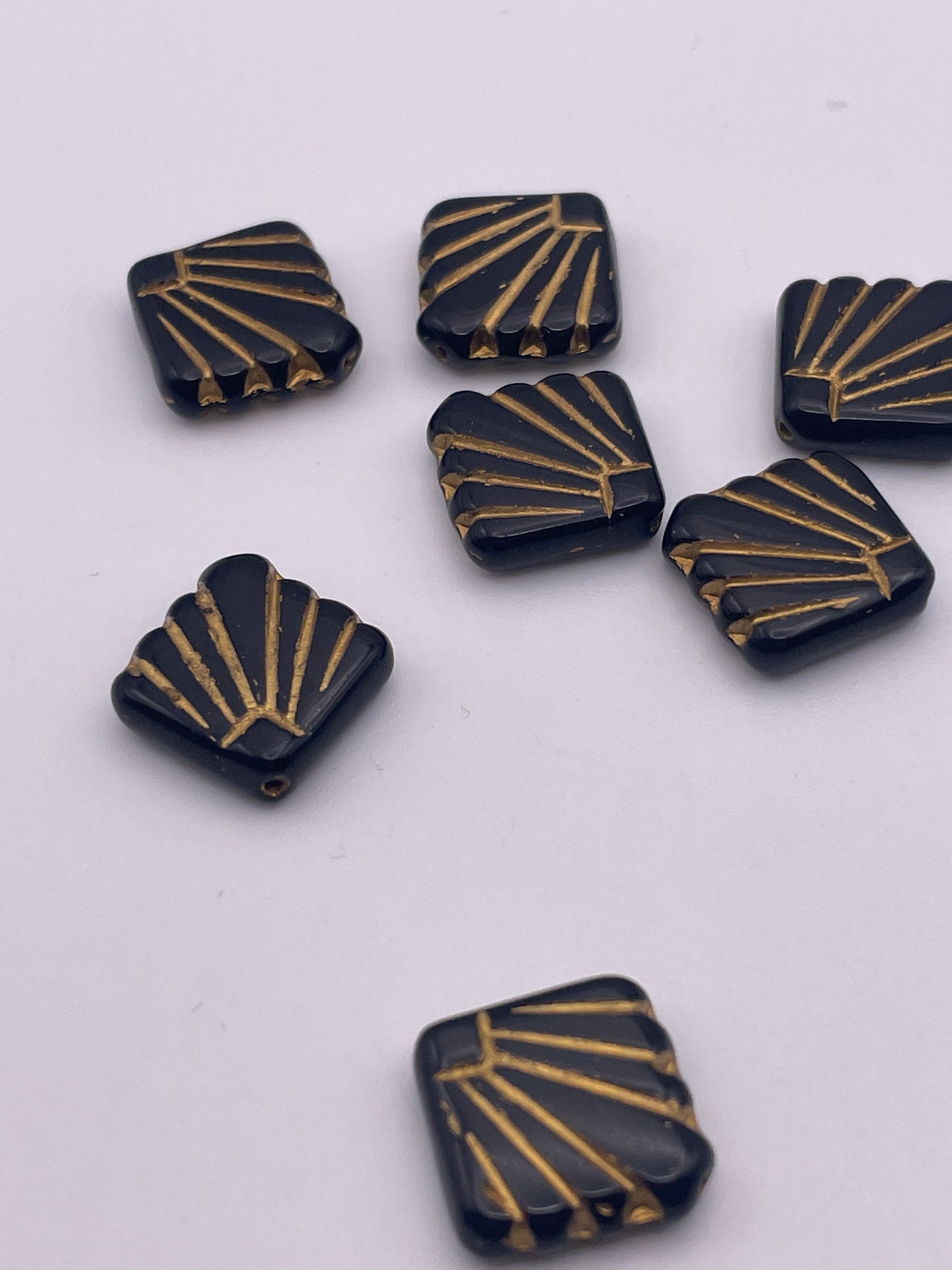 17mm Black Vertical Shell Czech Single Bead.