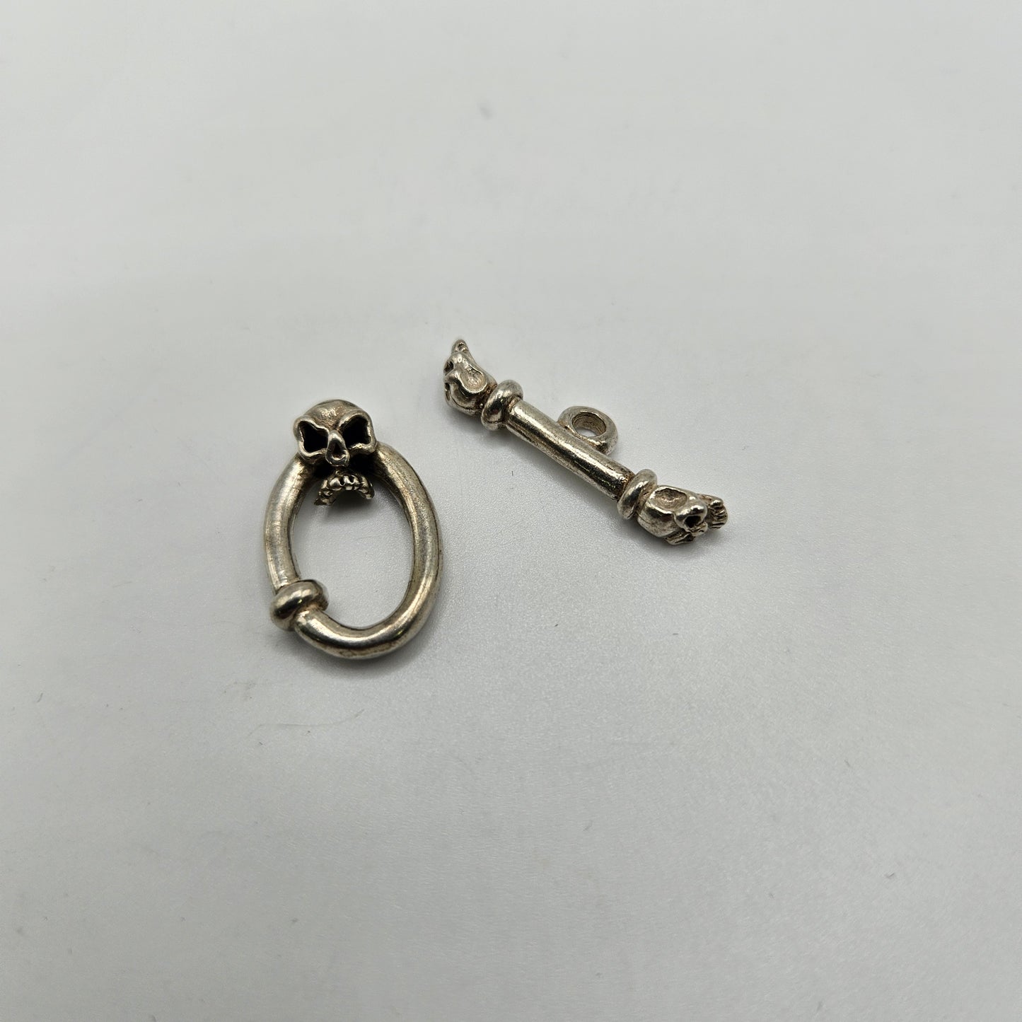 18mm Sterling Silver Skull Oval Toggle Clasp.