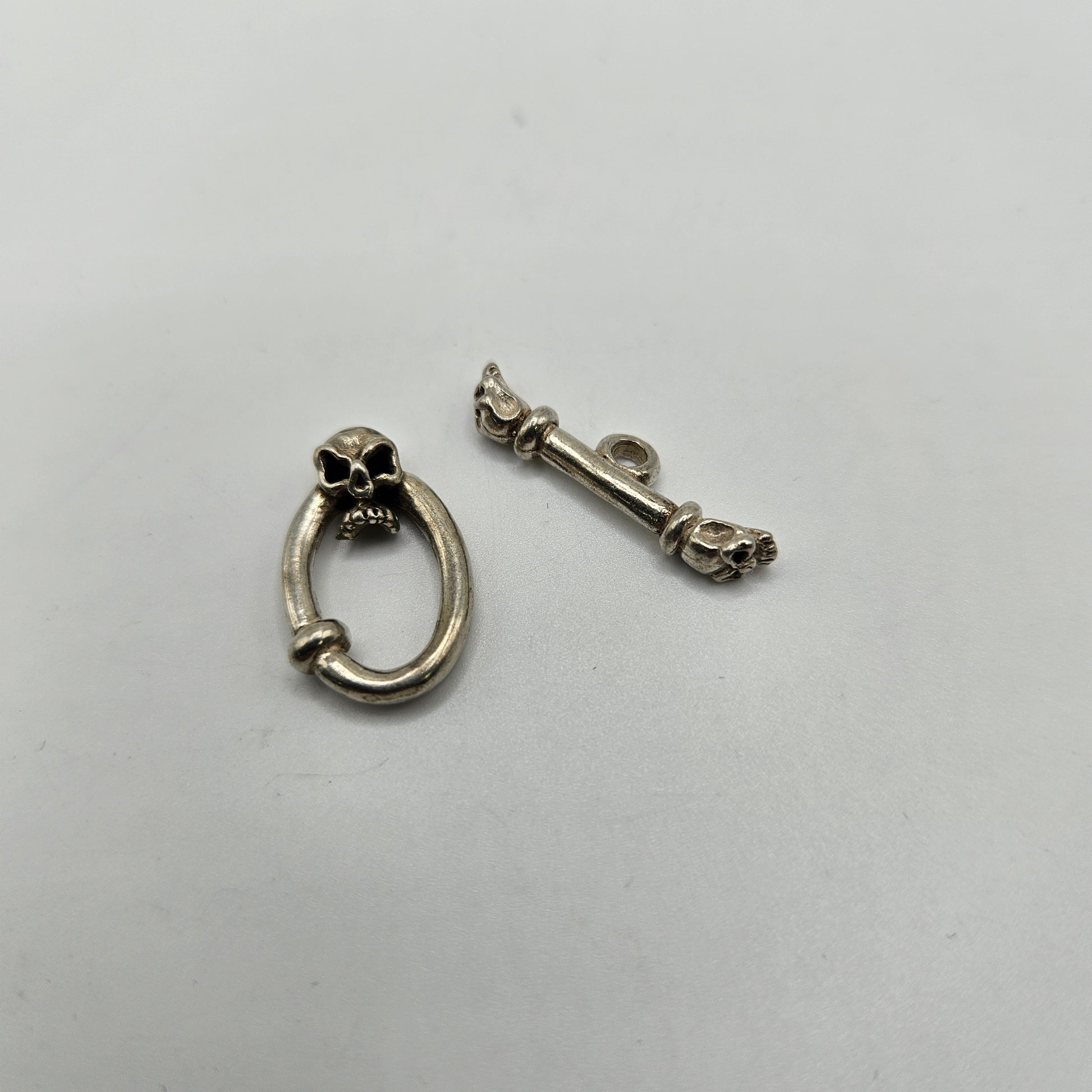 18mm Sterling Silver Skull Oval Toggle Clasp.