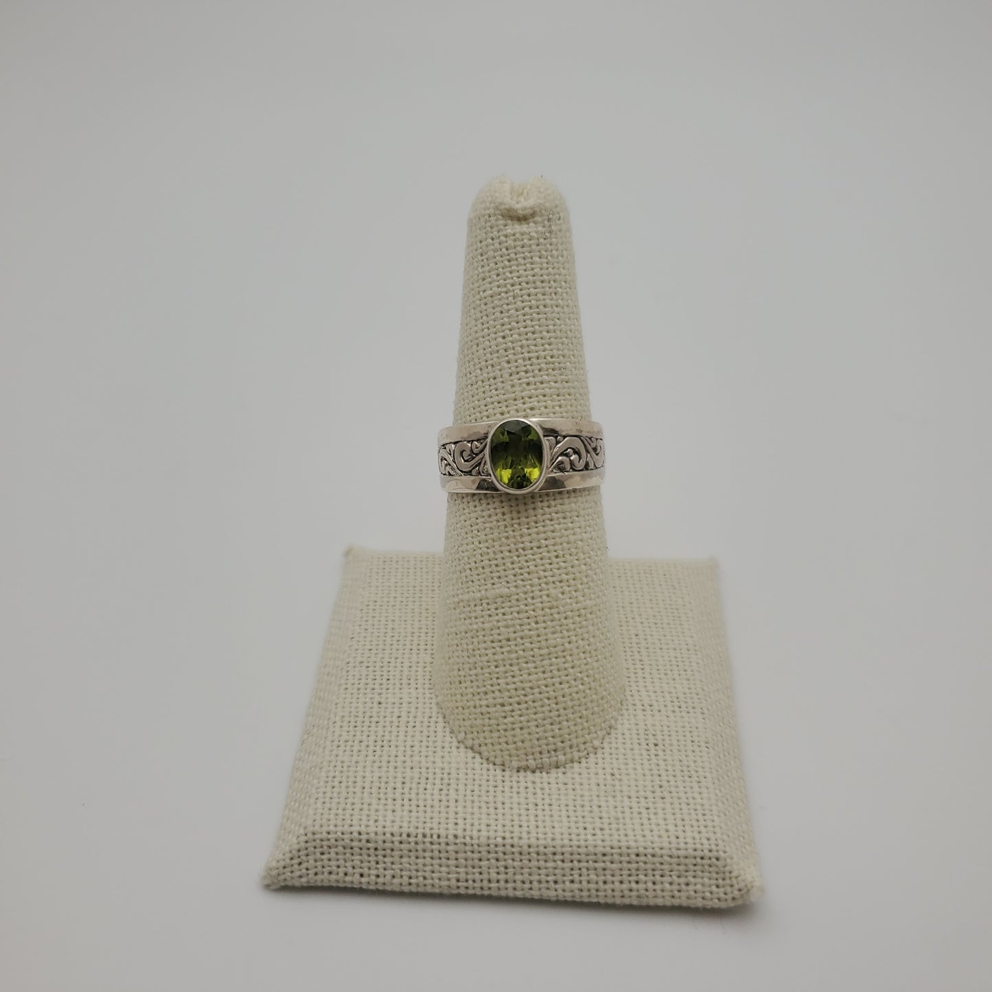 SS Peridot Filigree Ring