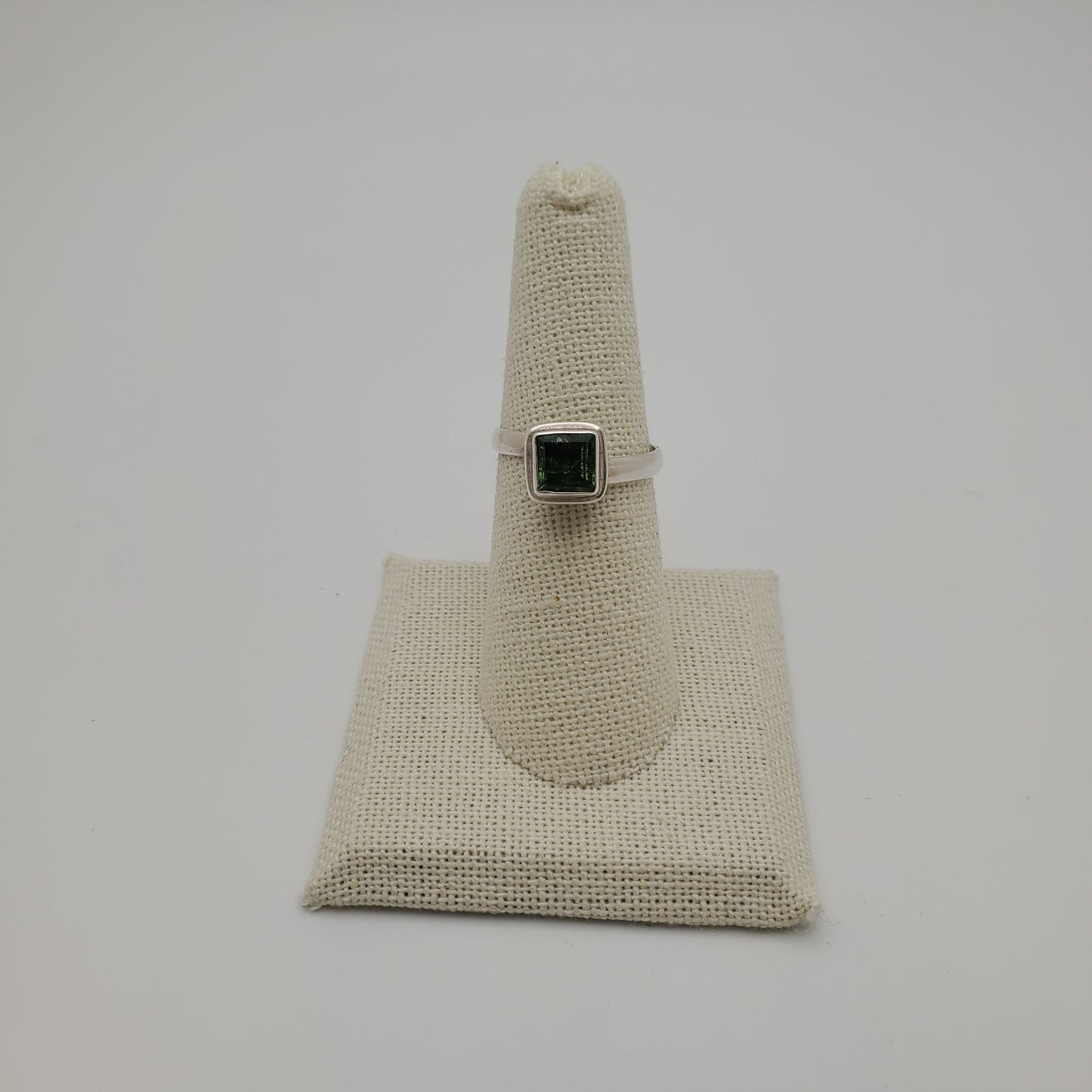 SS Peridot Square Ring