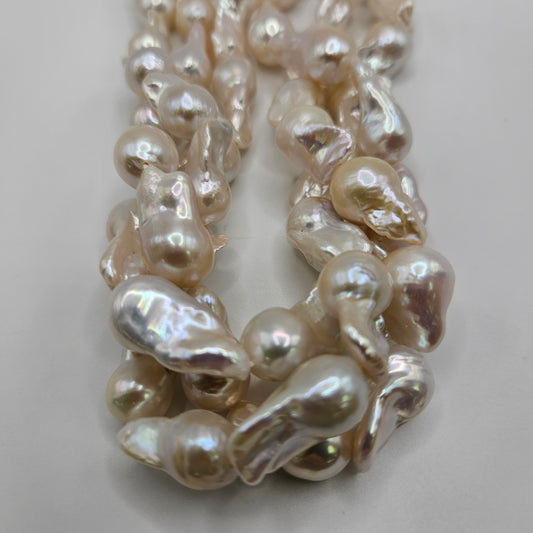 20mm Baroque Pearls Bead Strand.