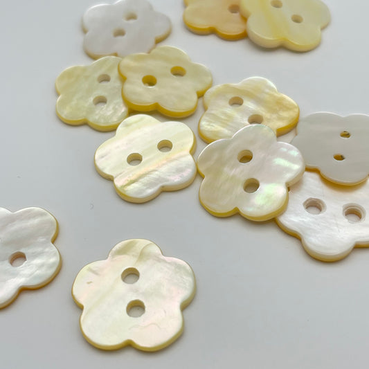 20mm Mother Of Pearl Flower Button.