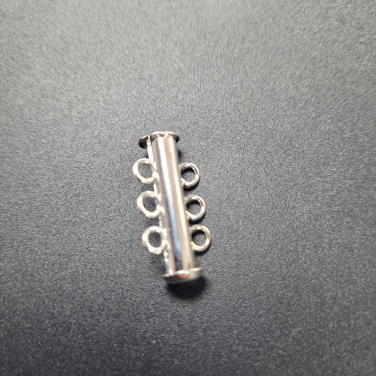 3 STRAND CLASP 21MM SILVER PLATED.