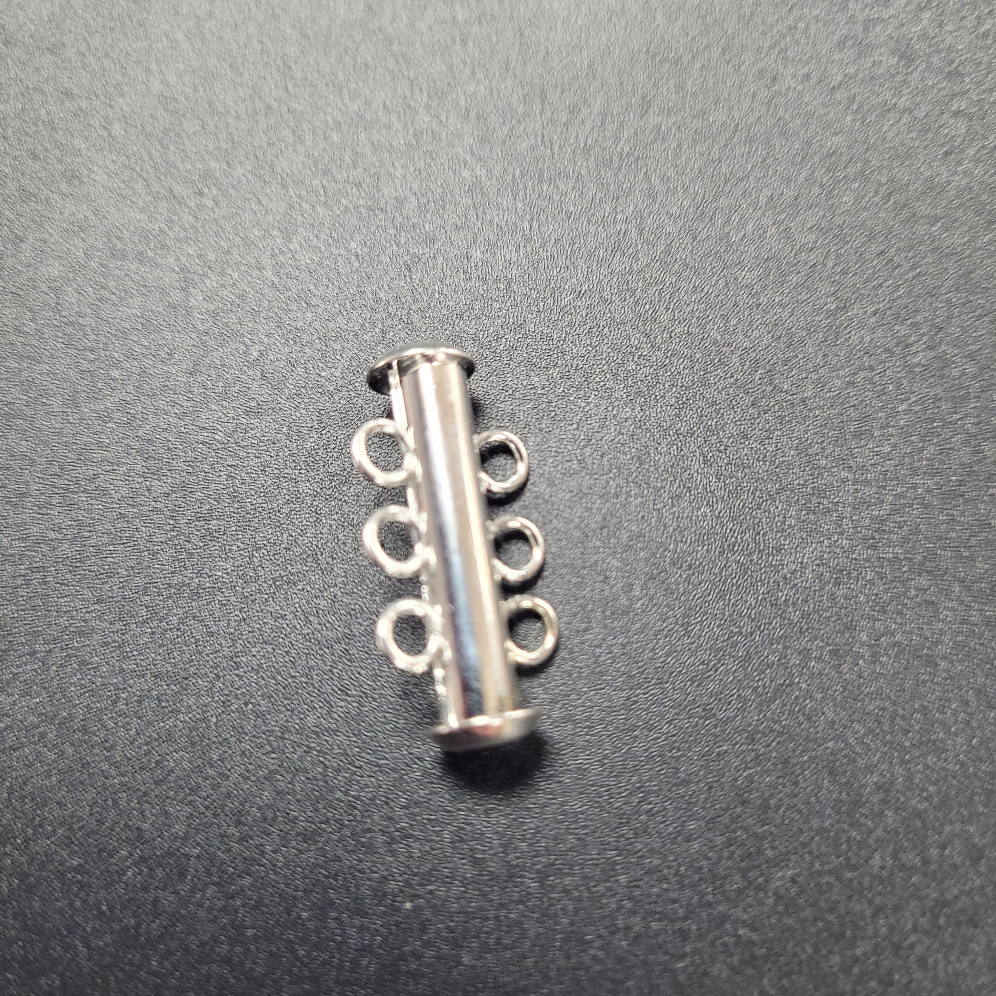 3 STRAND CLASP 21MM SILVER PLATED.