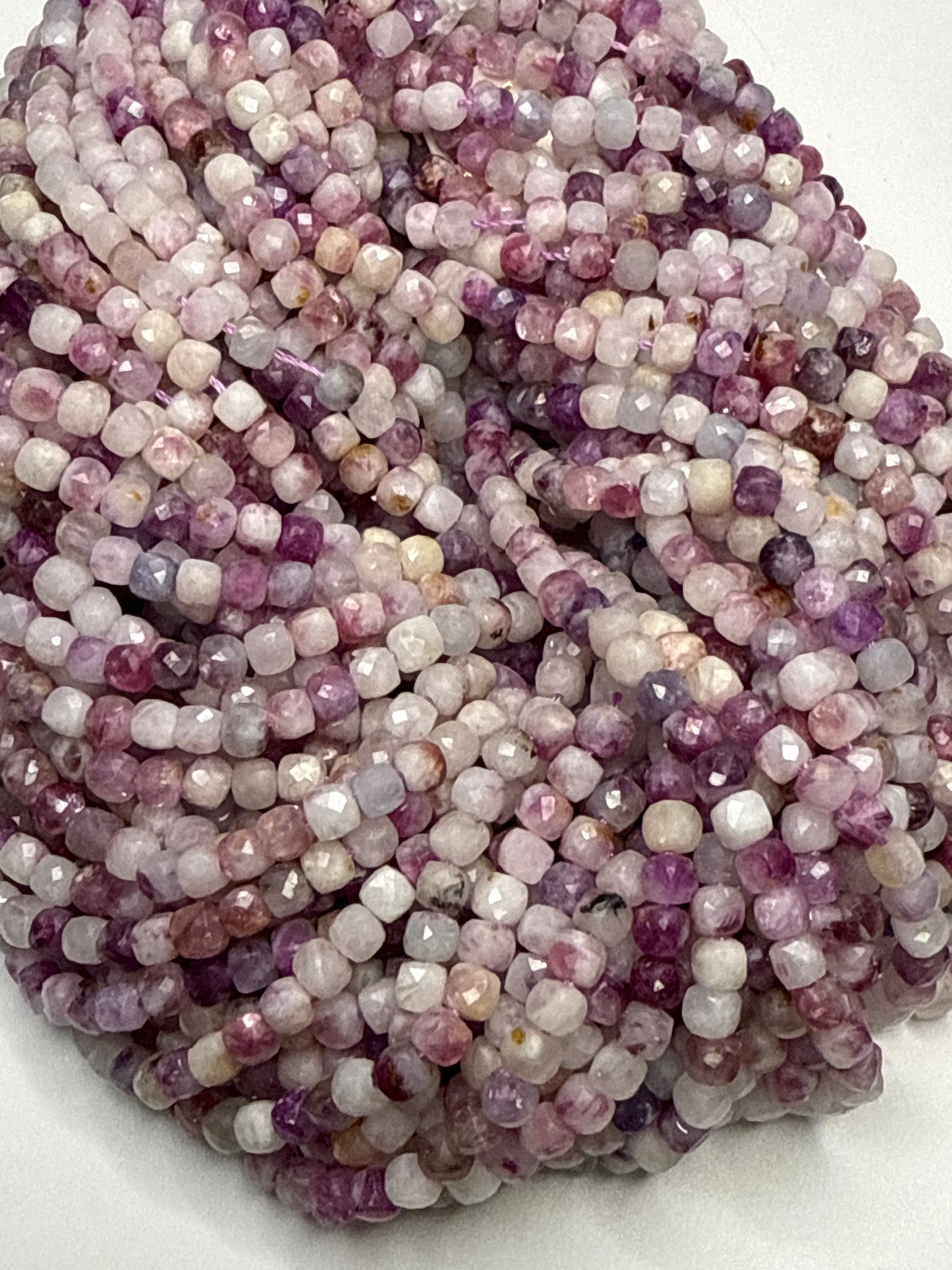 4x4mm Cube Unicorn Mica Purple Faceted.