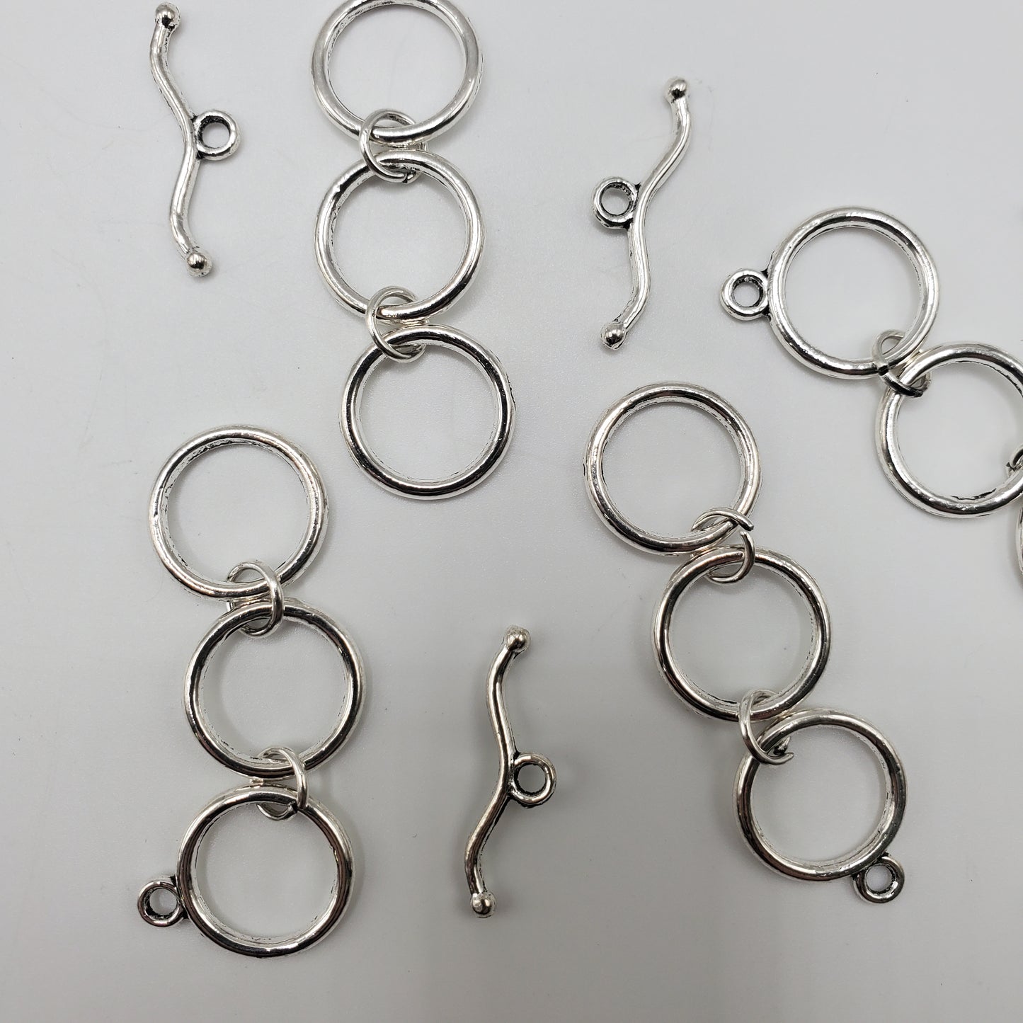 Pewter 3-Ring Curved Toggle.
