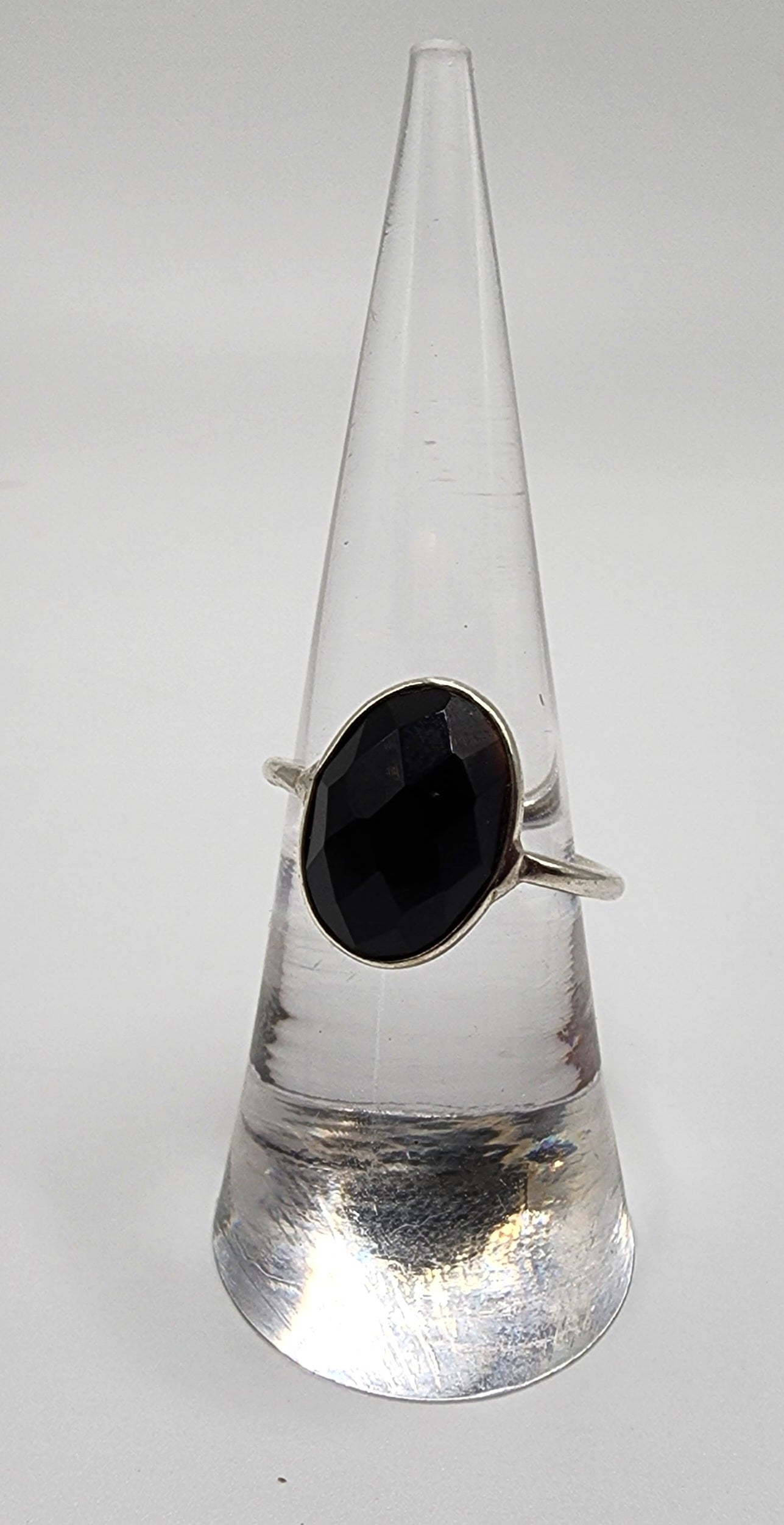 Sterling Silver Onyx Simple Oval Ring.