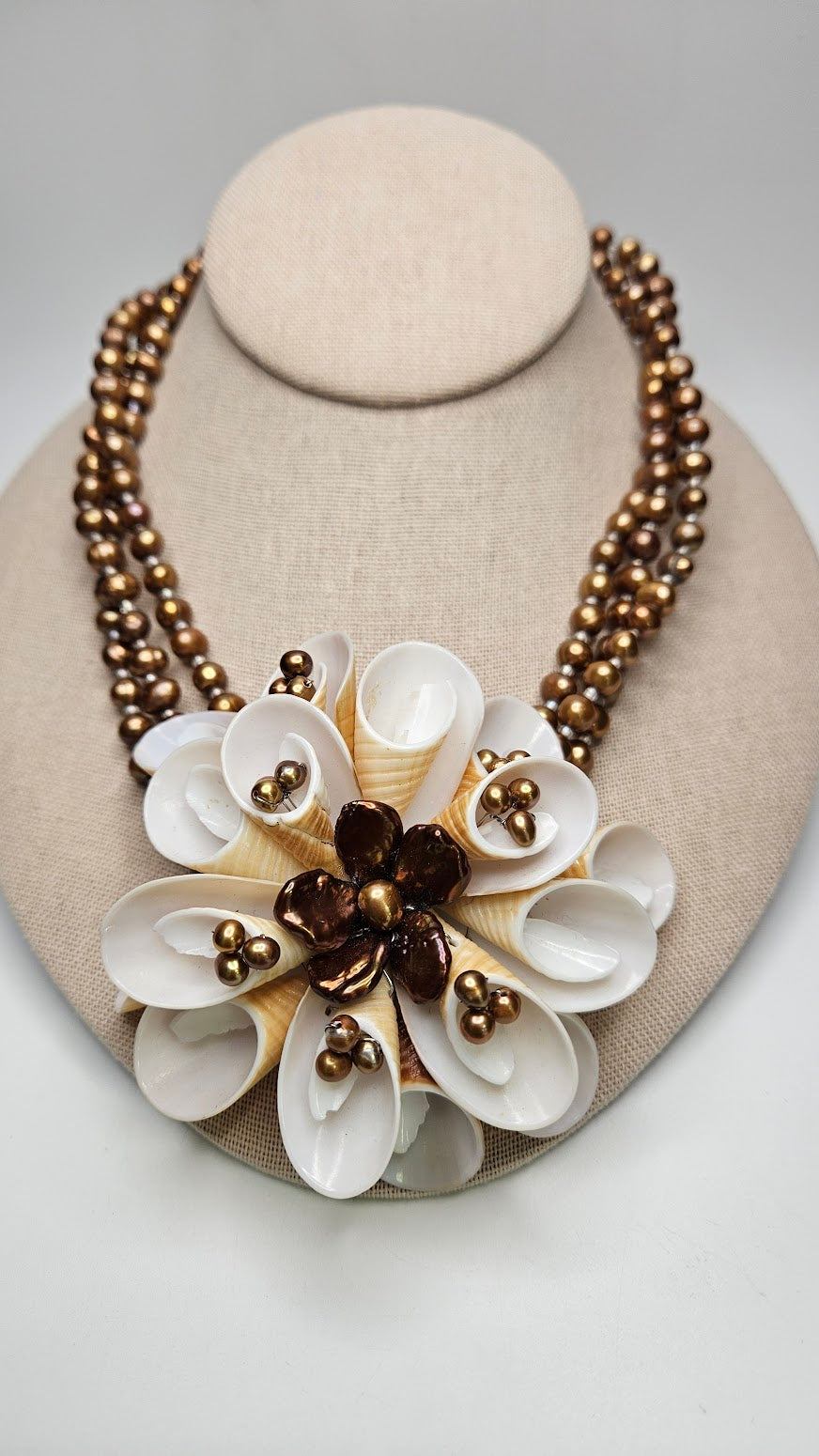 Shell Flower Necklace.