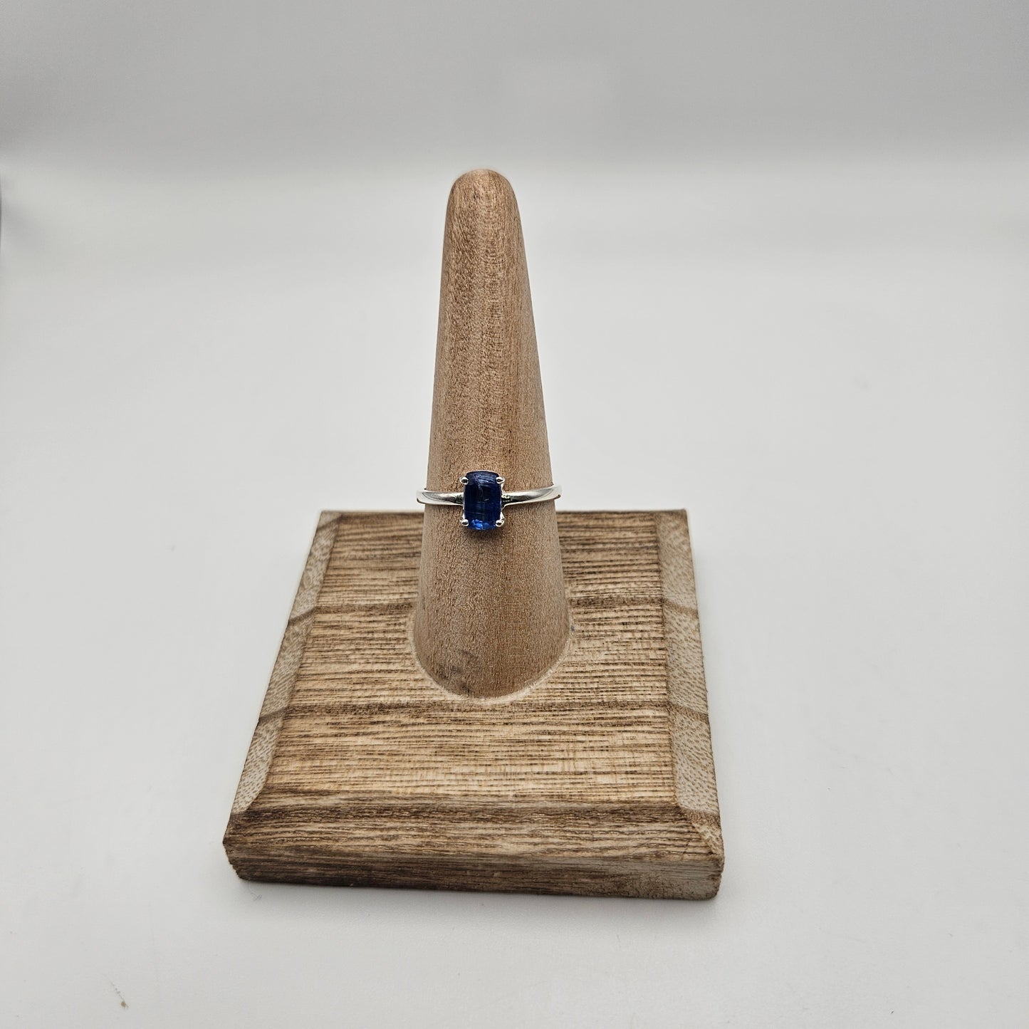 Sterling Silver Faceted Blue Kyanite Bezel Ring Size 10.