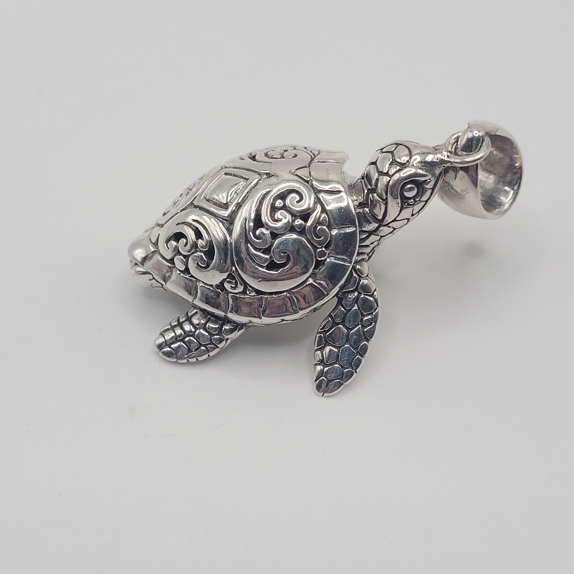 Sterling Silver Filligree Turtle Pendant.