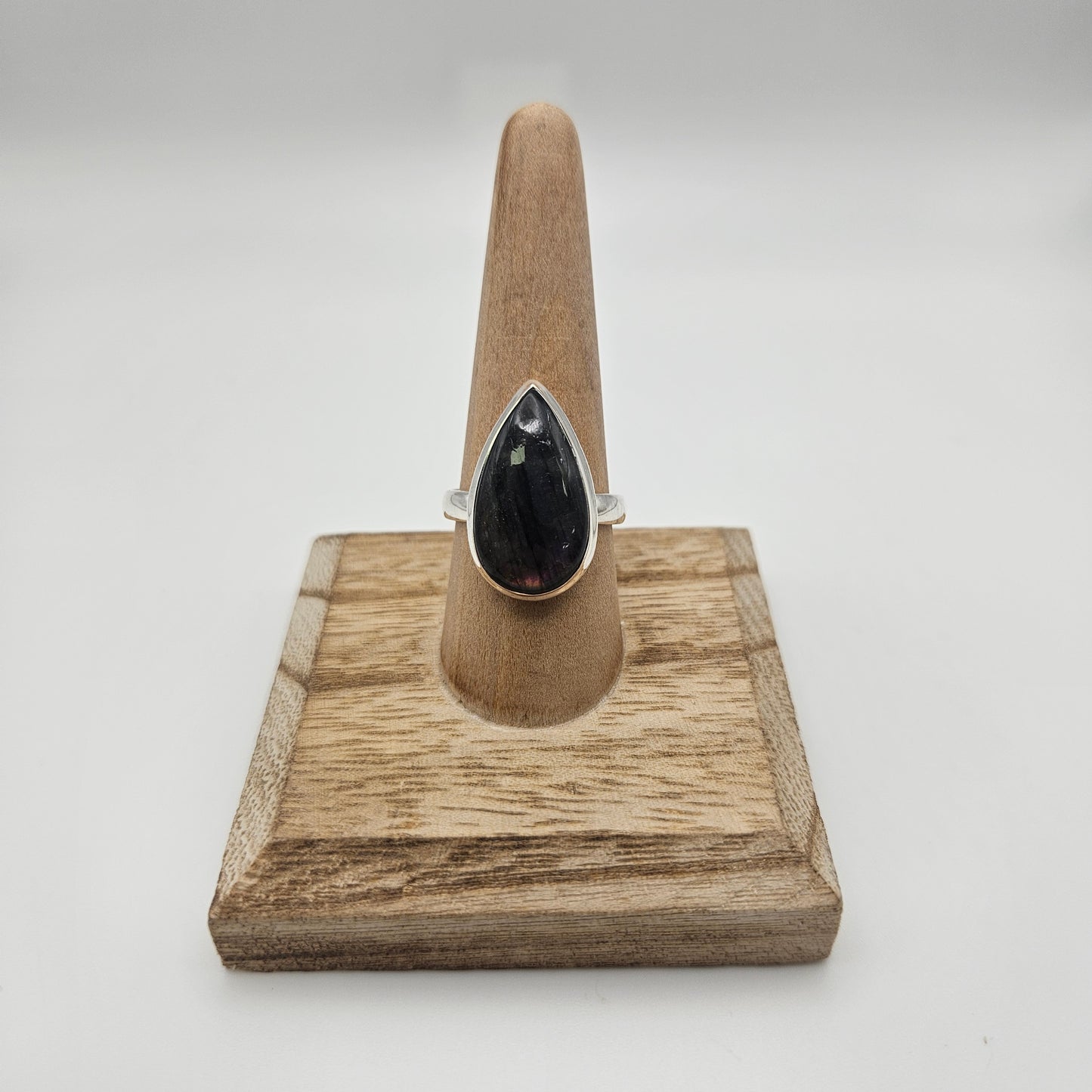 Sterling Silver Purple Labradorite Bezel Ring Size 10.