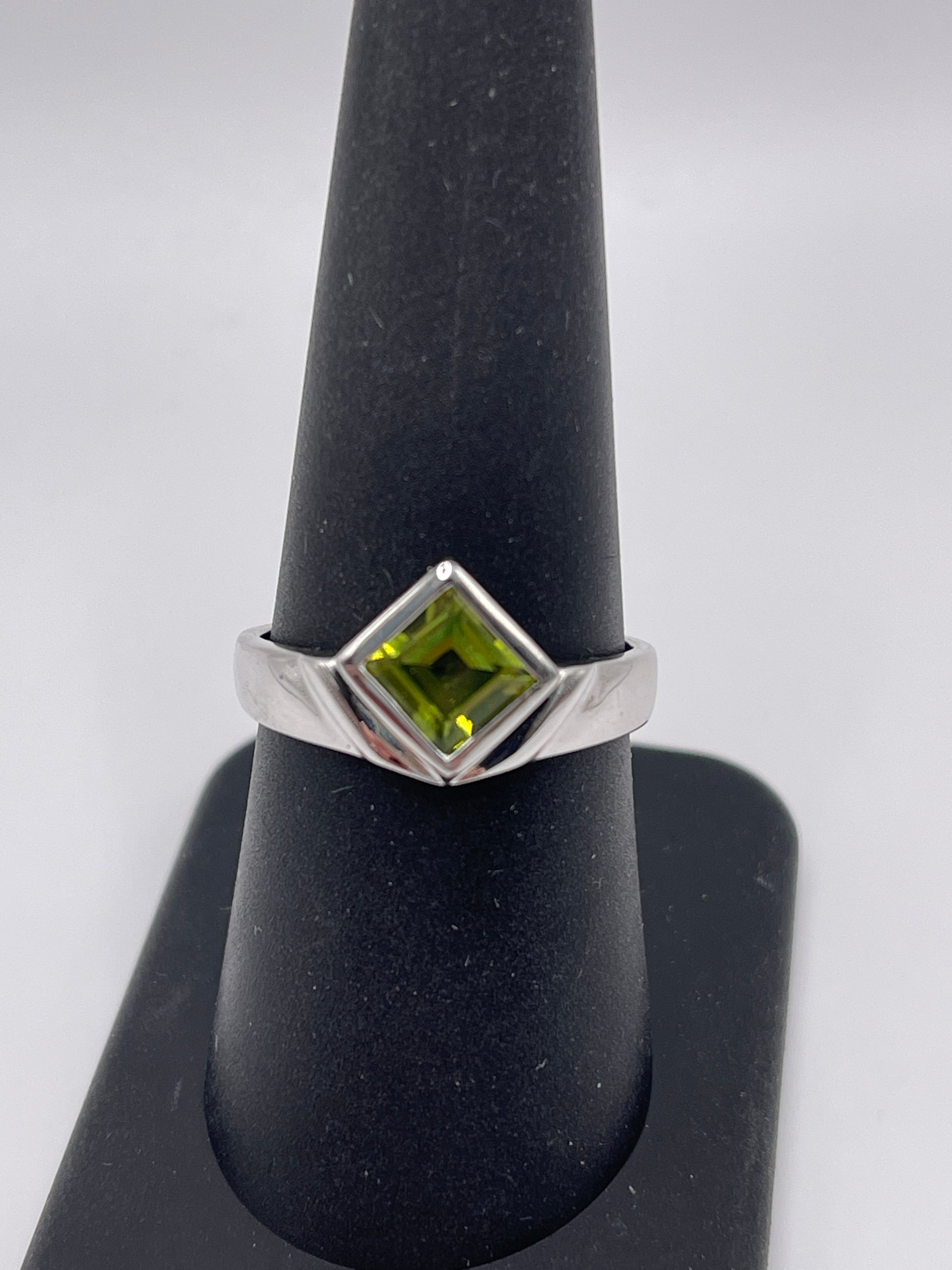 Peridot Square Crown Sterling Silver Ring Size 8