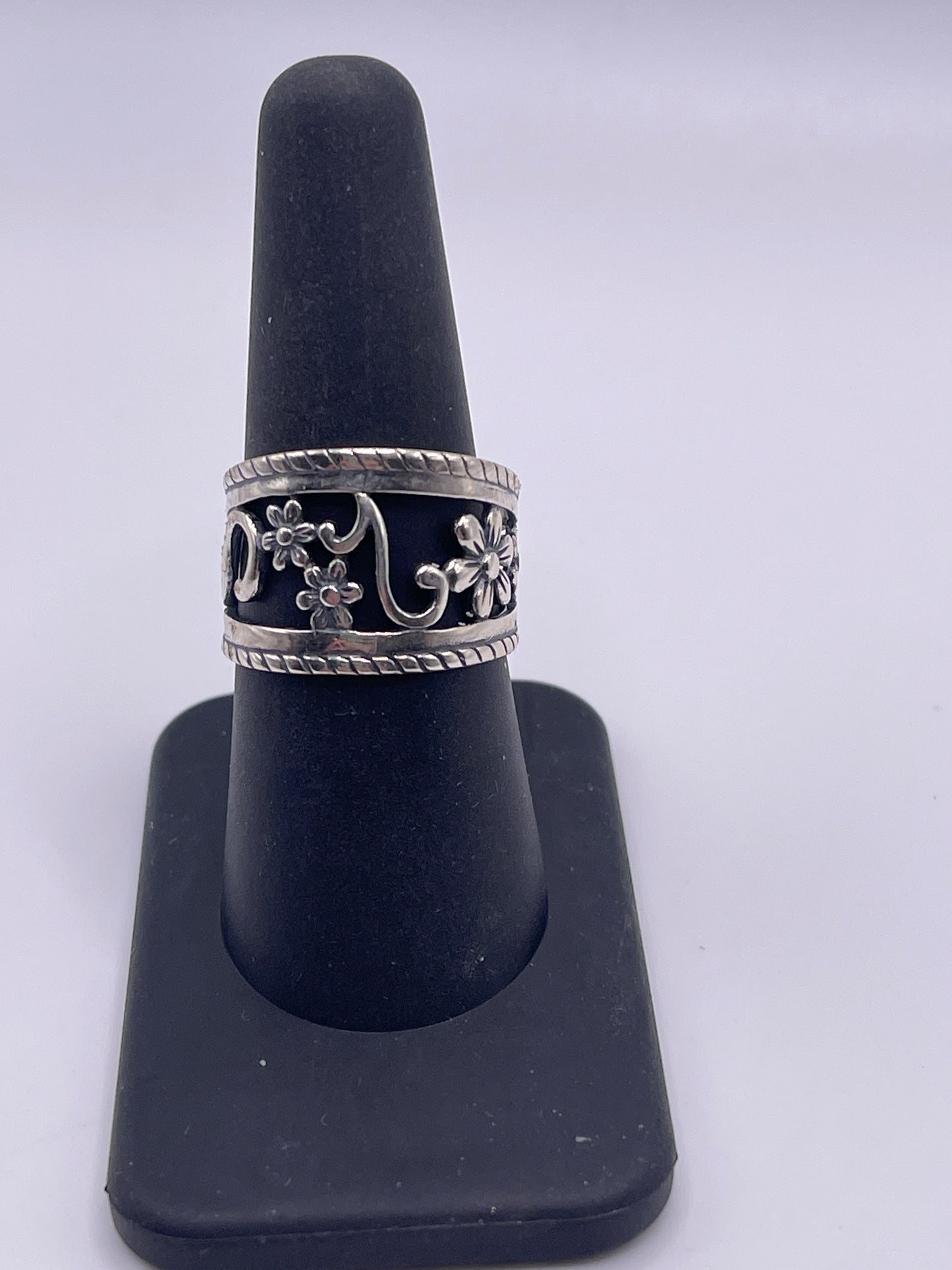 Daisy’s Swirl Band Sterling Silver Size 8