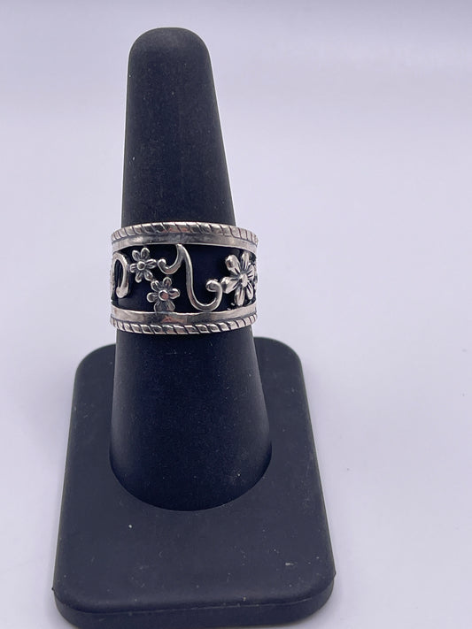 Daisy’s Swirl Band Sterling Silver Size 8