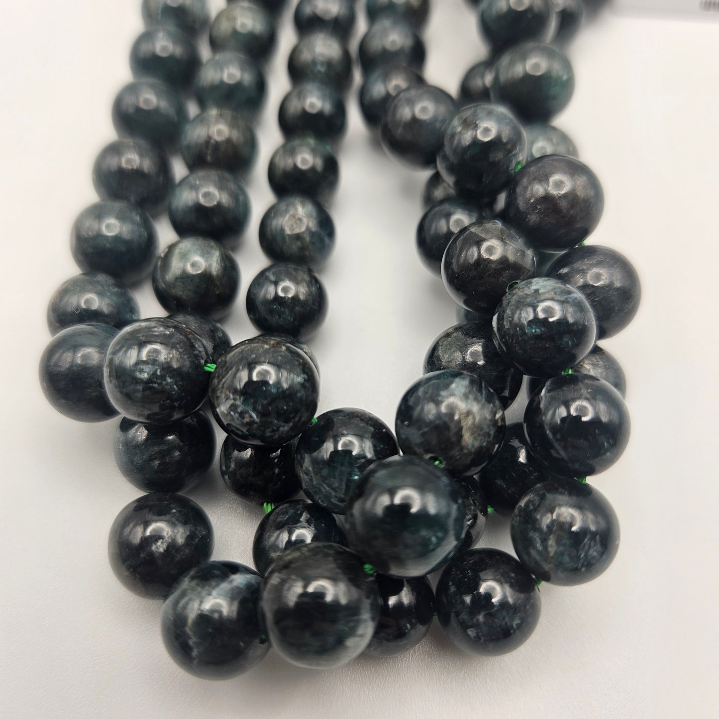 10mm Green Kyanite Round Bead Strand.
