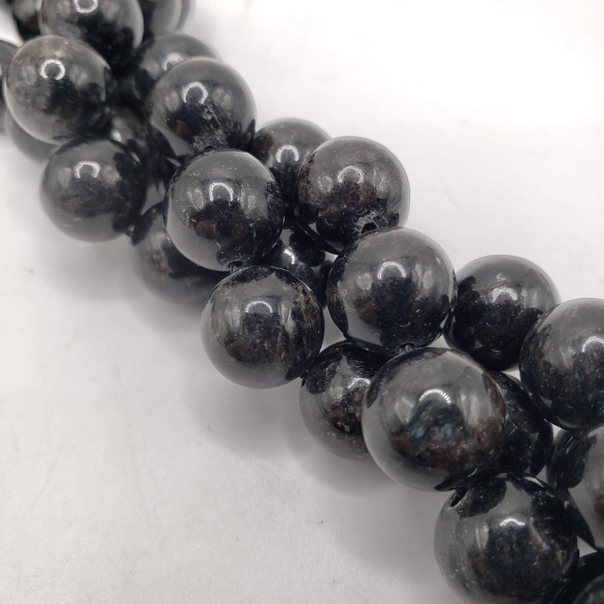 12mm Nuummite.