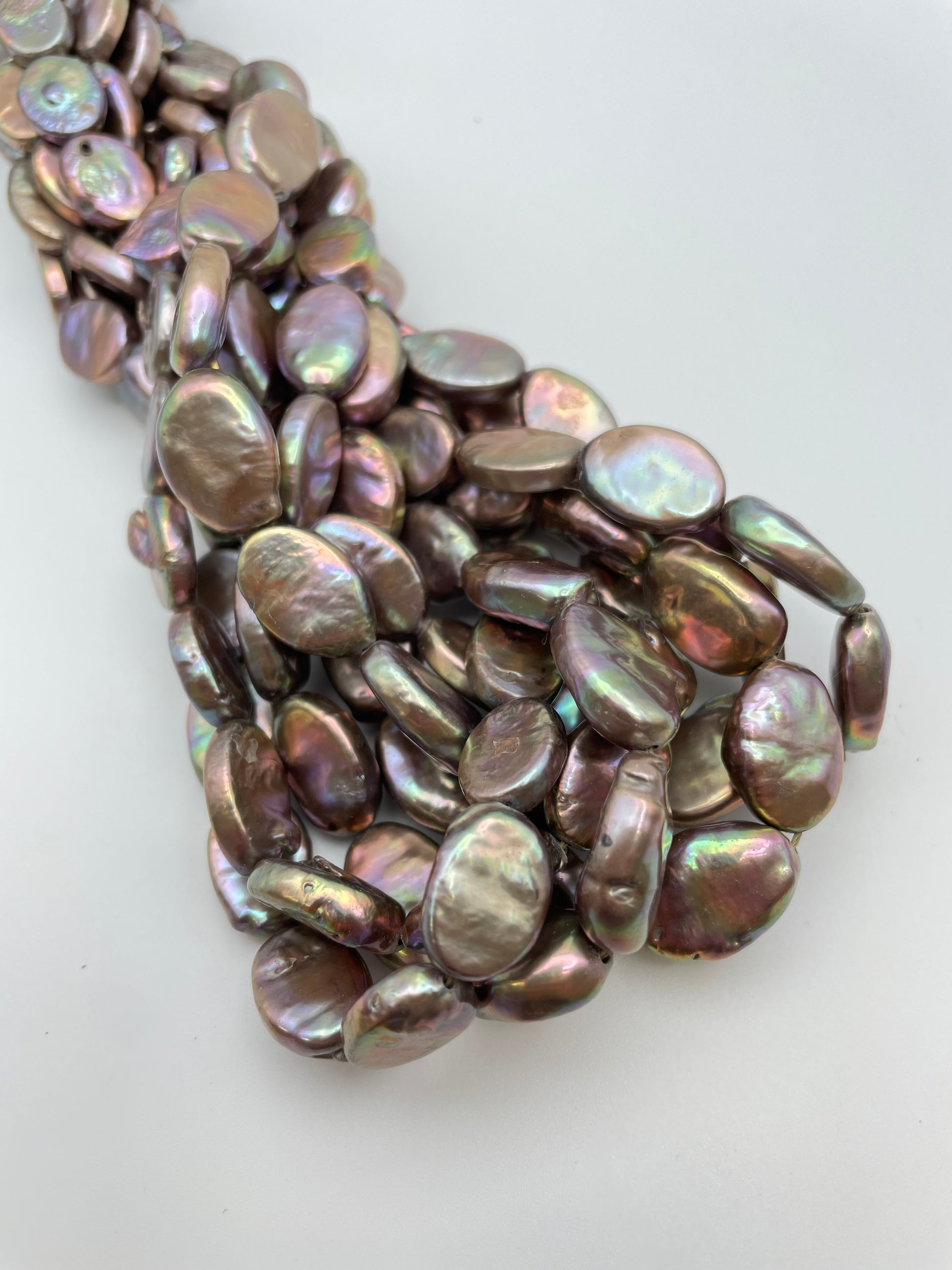 14mm Peacock Pearl Oval Coin.