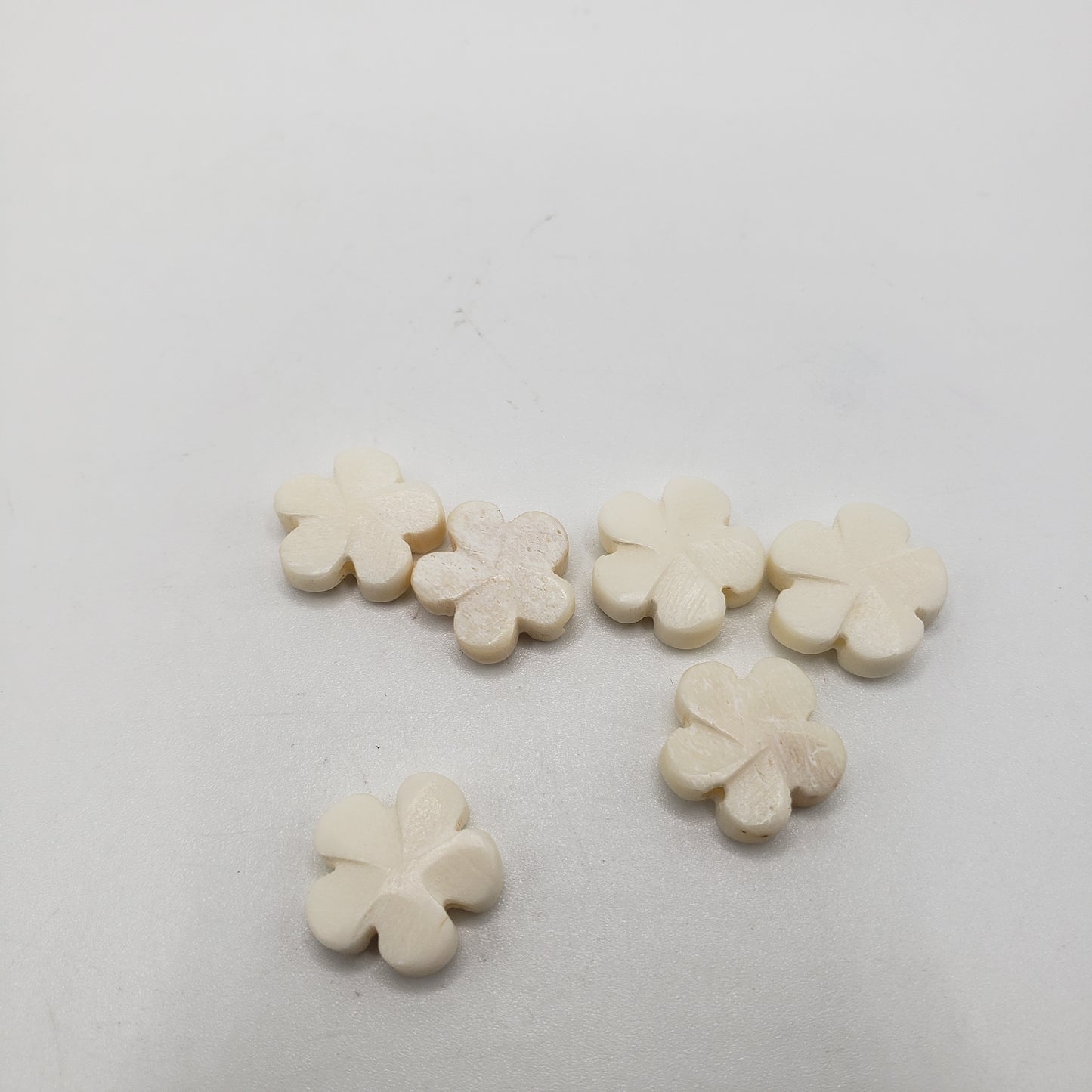 Small White Flower Bead Single