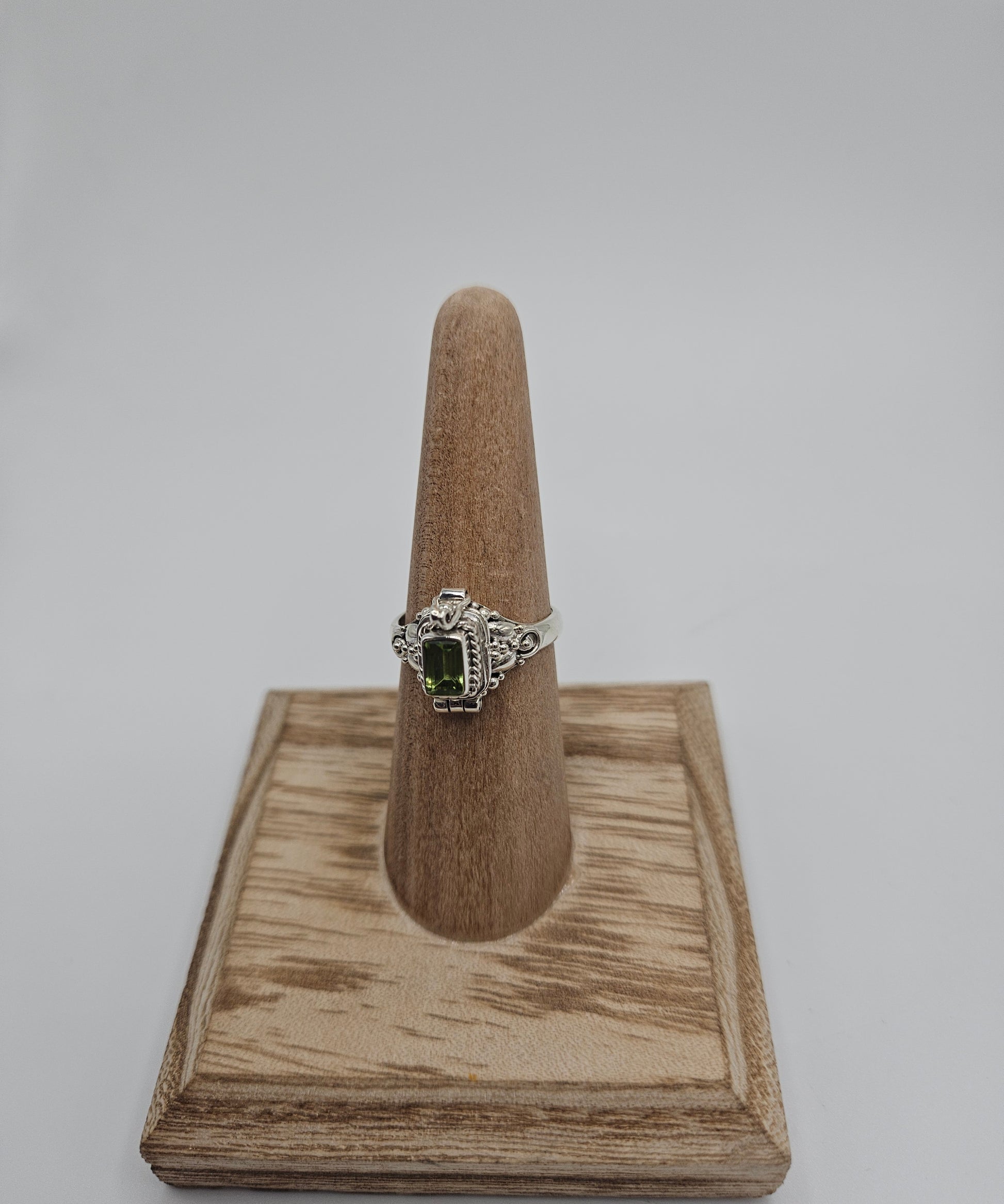 SS Peridot Poison Ring 34.99
