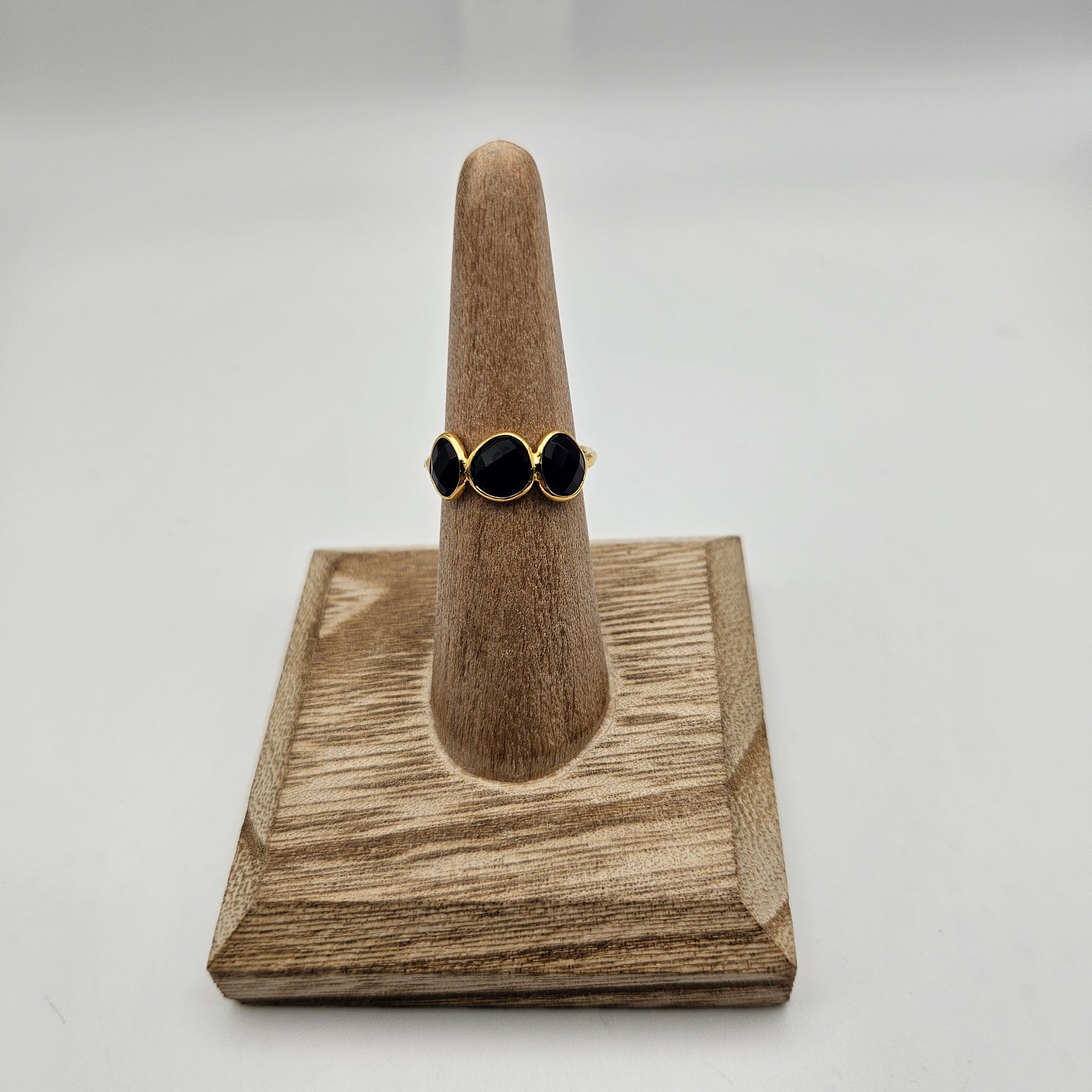 18k Gold Vermeil Sterling Silver Faceted Black Onyx 3 Stone Ring Size 7.