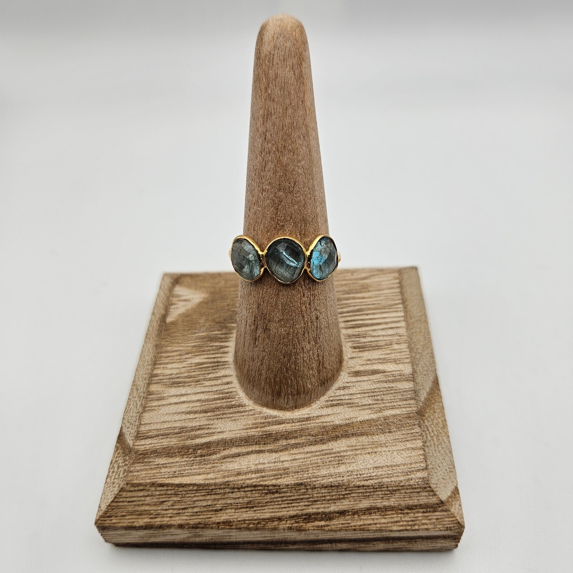 18k Gold Vermeil Sterling Silver Faceted Blue Apatite 3 Stone Ring Size 9.