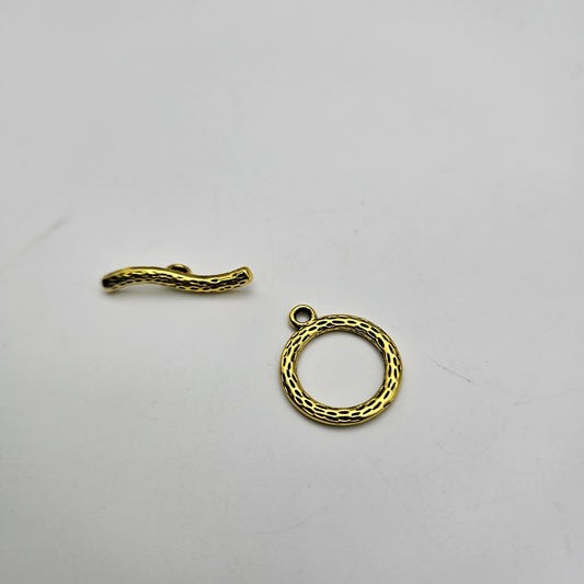 18mm Gold Colored Pewter Leopard Toggle .