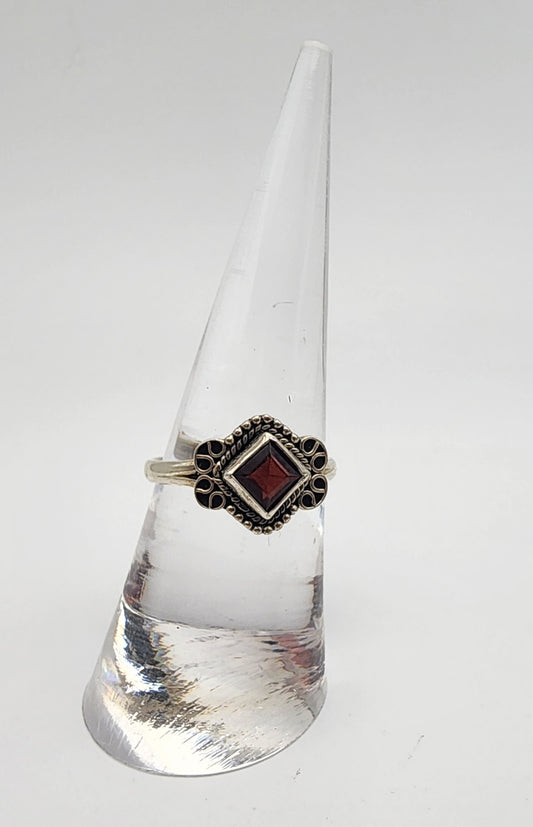 SS Decorative Square Ring Garnet Size 5.5