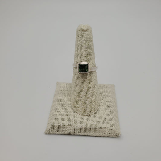 SS Peridot Square Ring