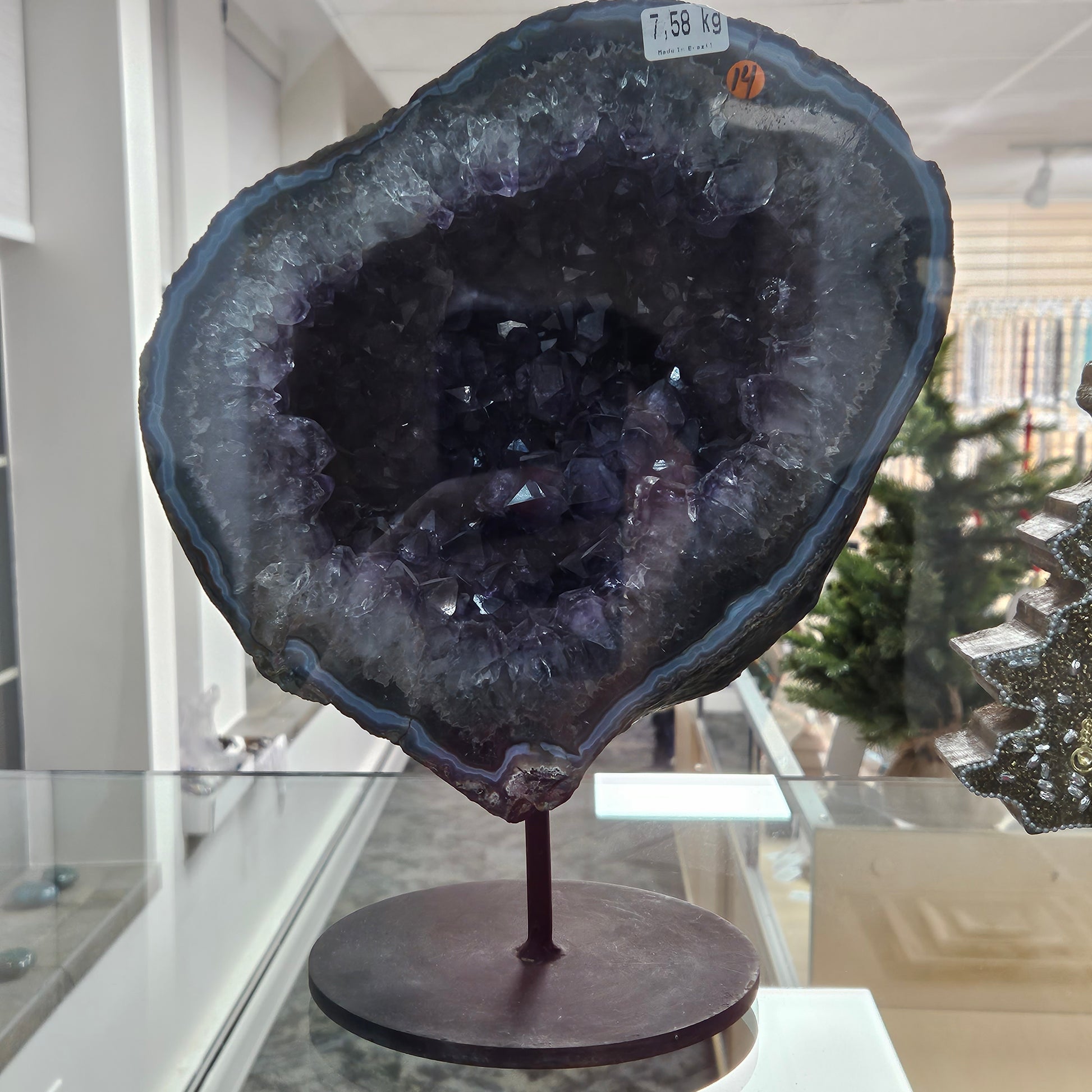Oval Amethyst on Stand 12"