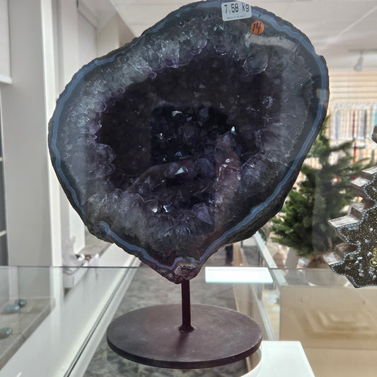 Oval Amethyst on Stand 12"