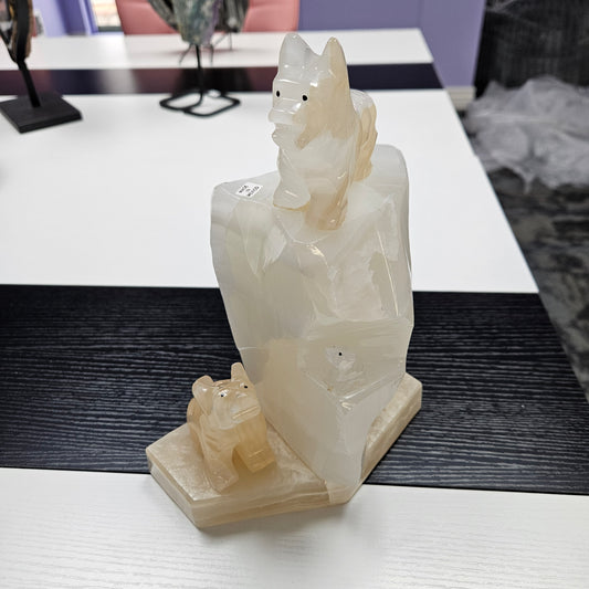 8" Onyx Wolf Lamp