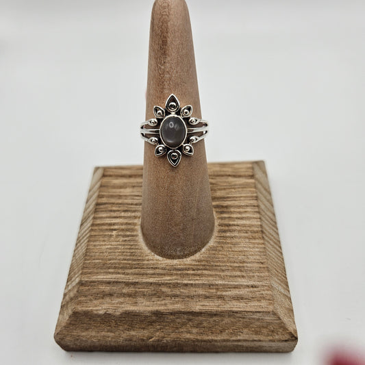 SS Grey Moonstone Round Flower Ring