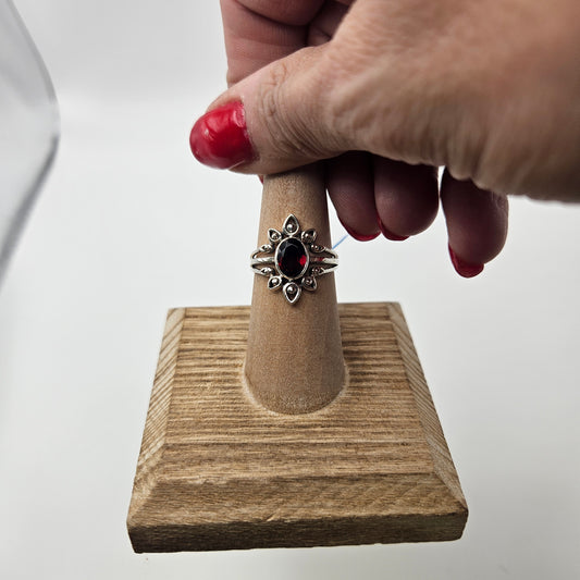 SS Garnet Round Flower Ring