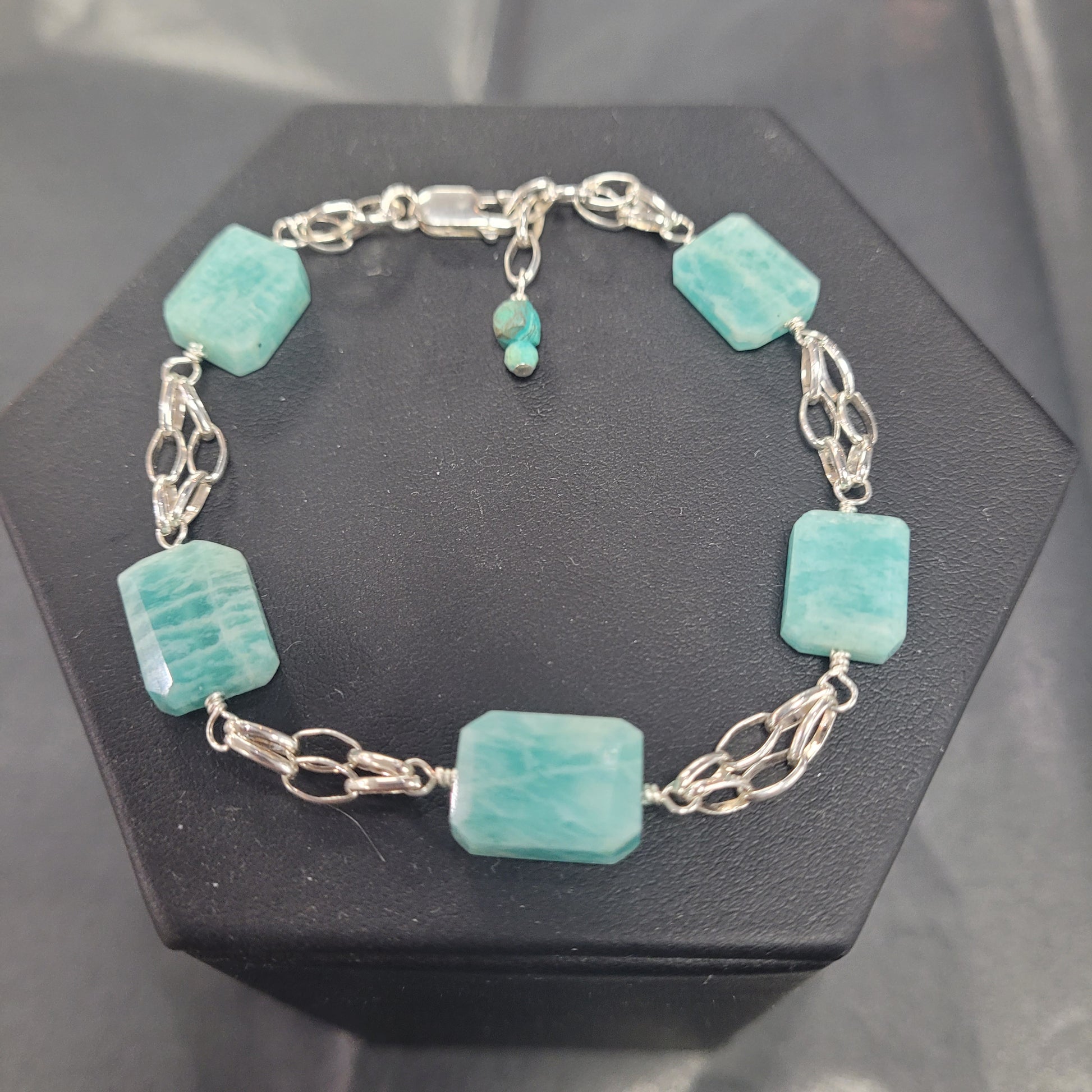 Bracelet with turquoise beads and silver chain