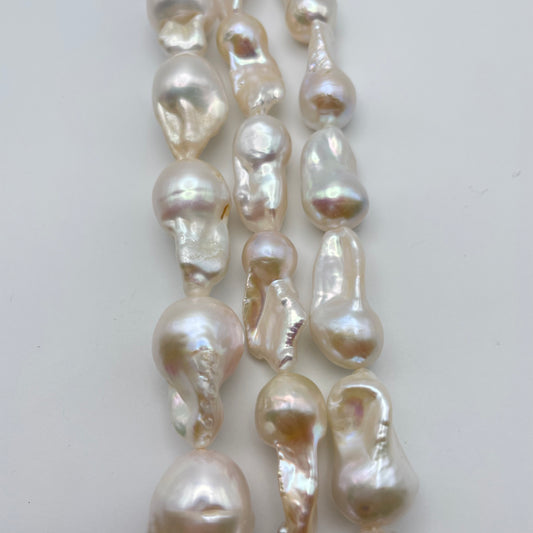 25-22mm White Baroque Pearl Single Bead.