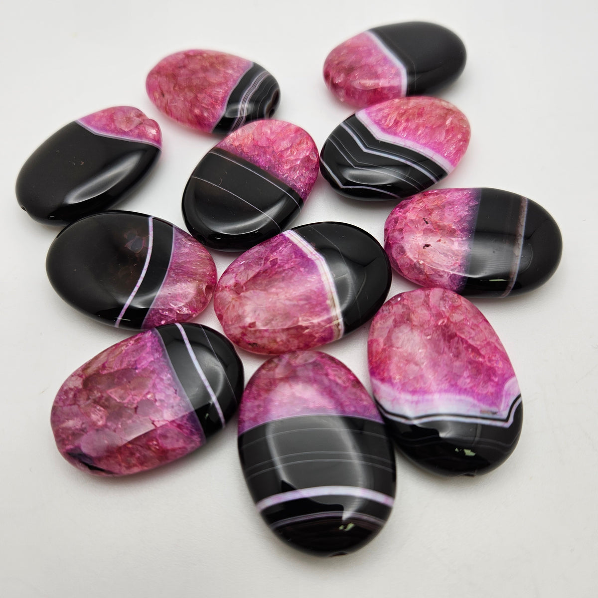 25mm Dyed Agate Single Bead.
