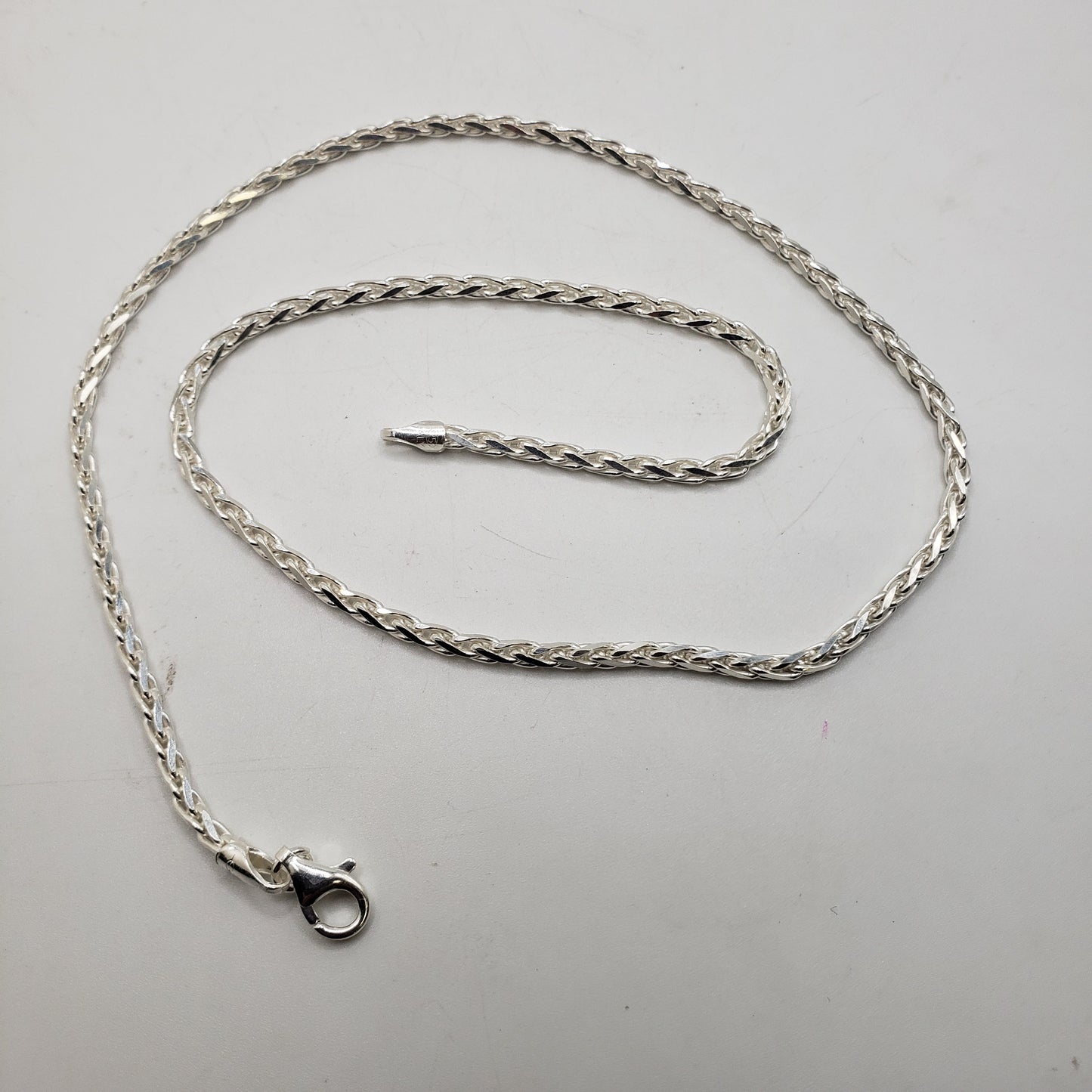 30 In Sterling Silver Medium Spiga Chain.