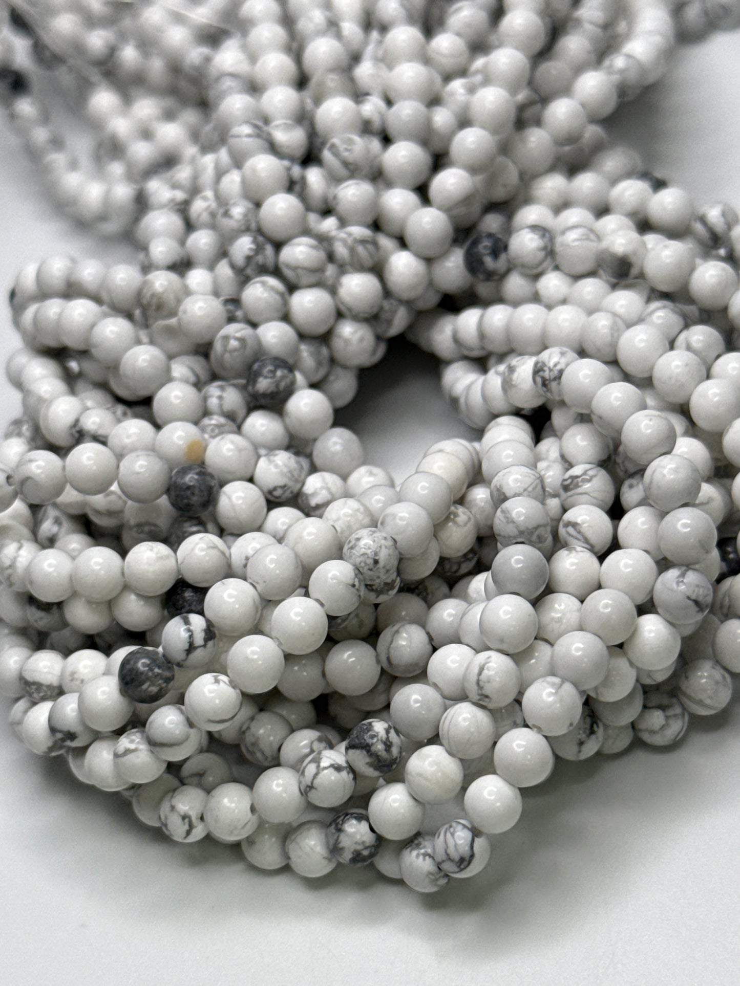 5mm Howlite Round Smooth.