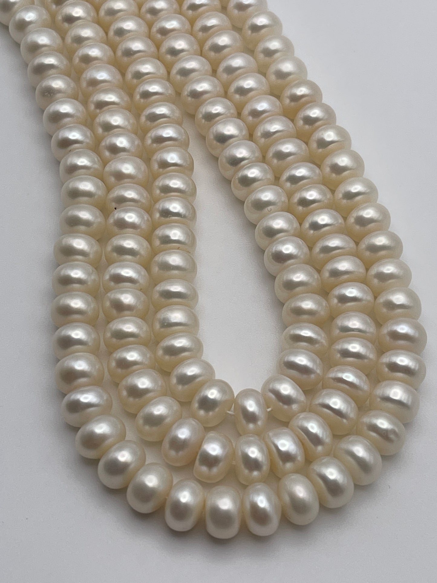 7.5-8mm White Button Pearl Bead Strand.