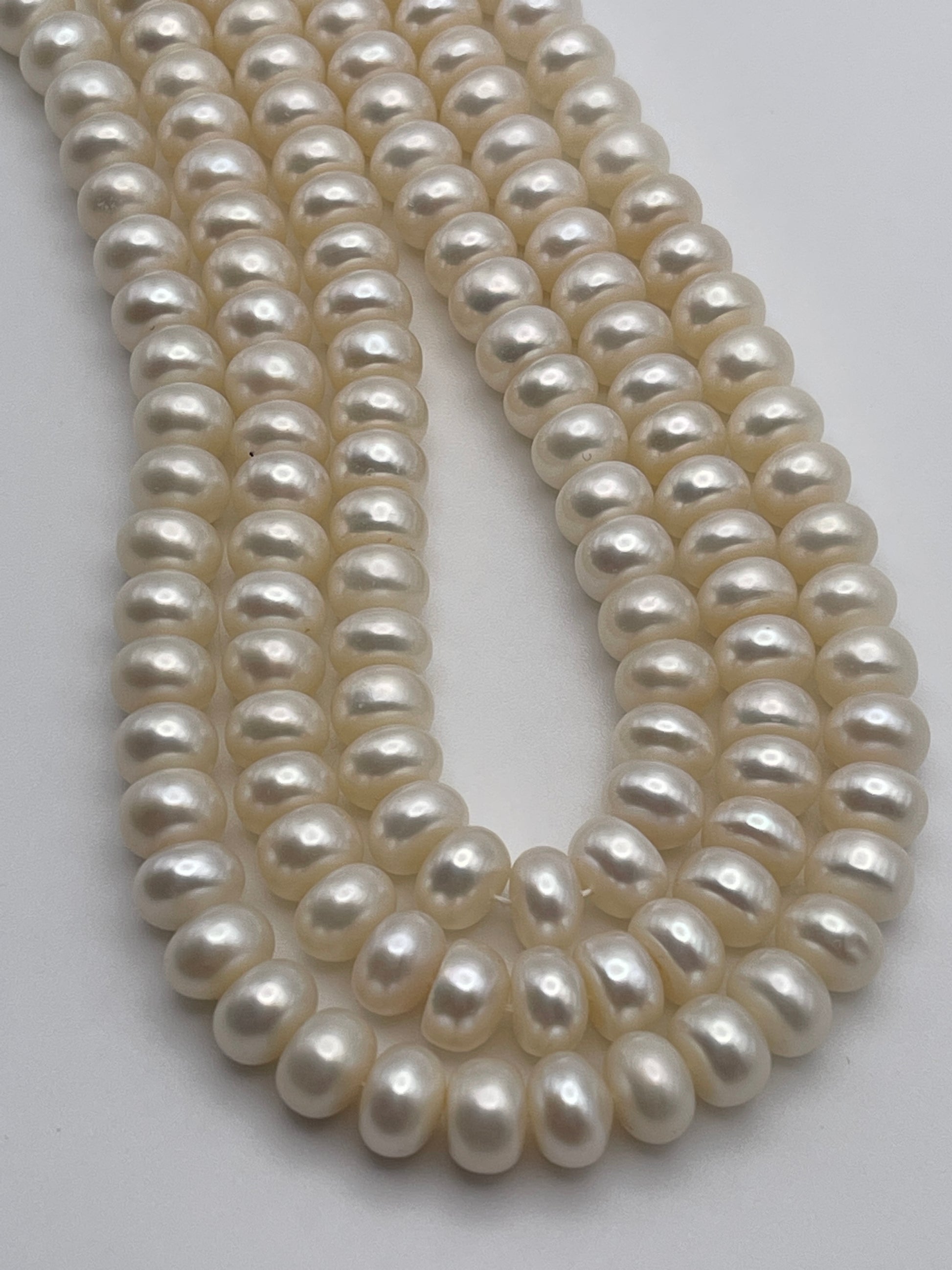 7.5-8mm White Button Pearl Bead Strand.