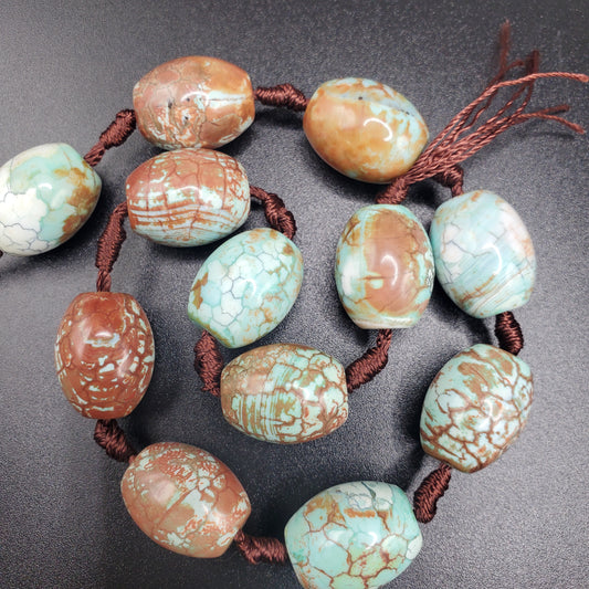 Dyed Green Agate Bead. 