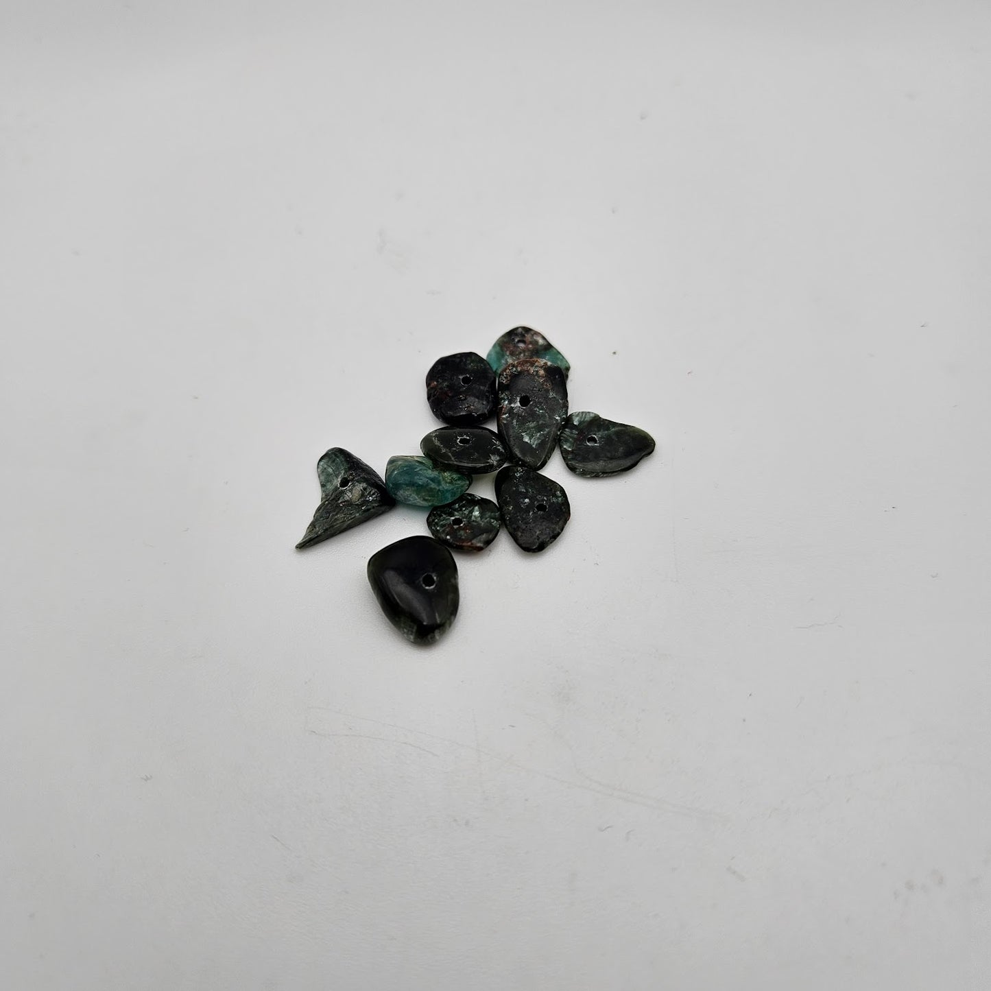 Large Seraphinite Chips Bead Single.