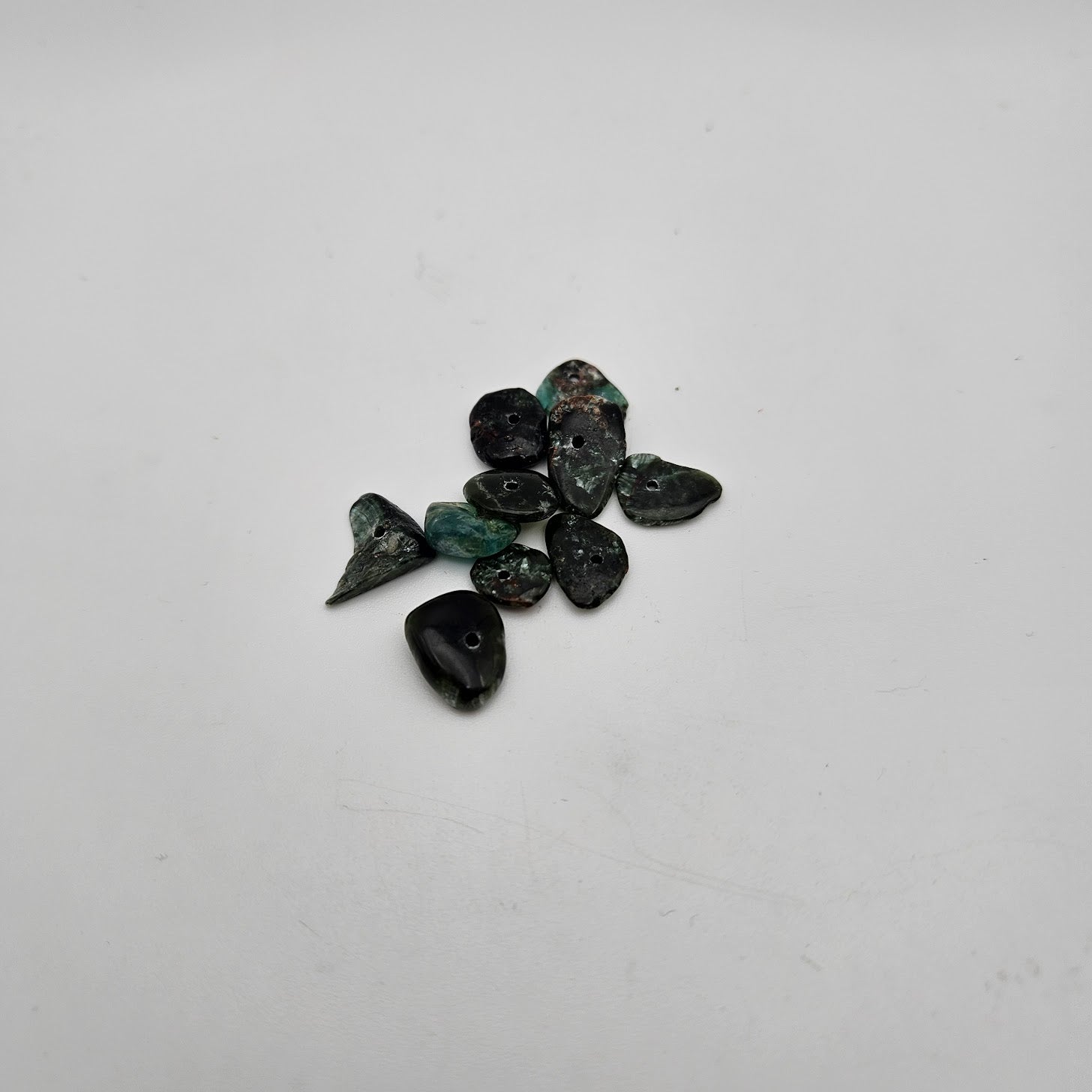 Large Seraphinite Chips Bead Single.